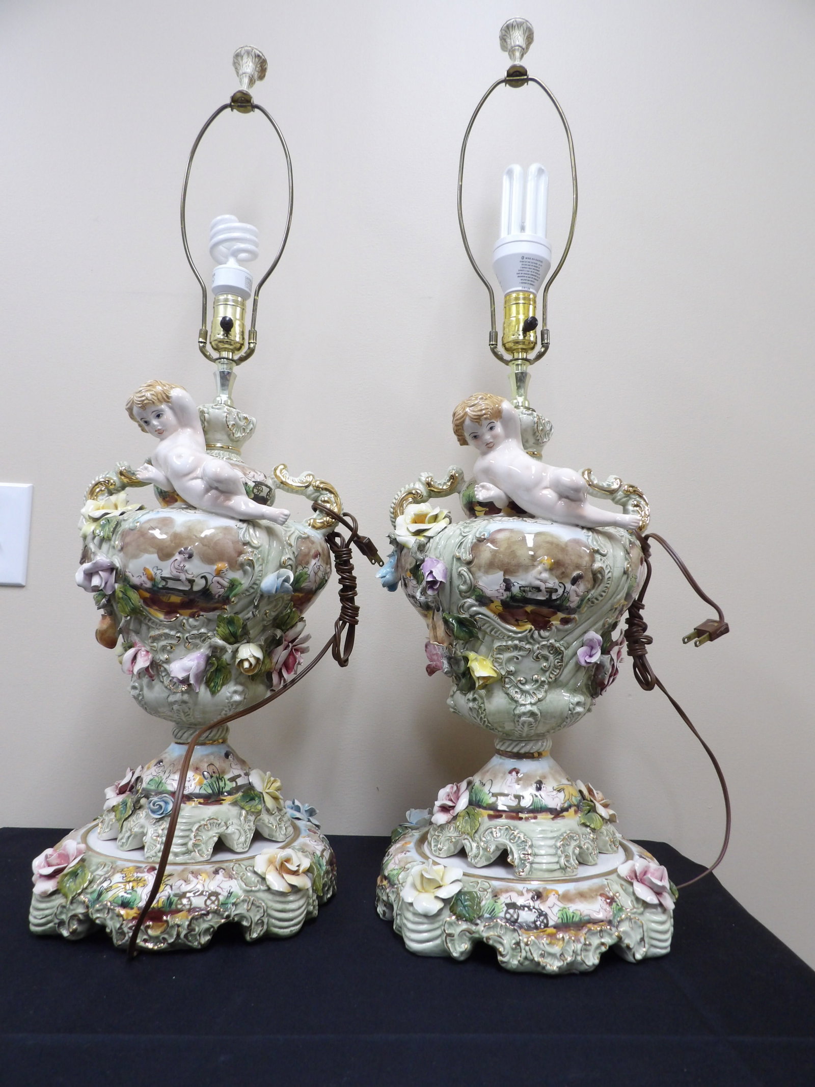 pair of Italian Capodimonte style porcelain lamps --- Entire auction is No Reserve.: 35.5 inches height. **** We offer affordable in-house shipping. Liveshipping is not in-house shipping. We will inhouse ship items to you very affordable and efficient. Select self-arrange shipping.