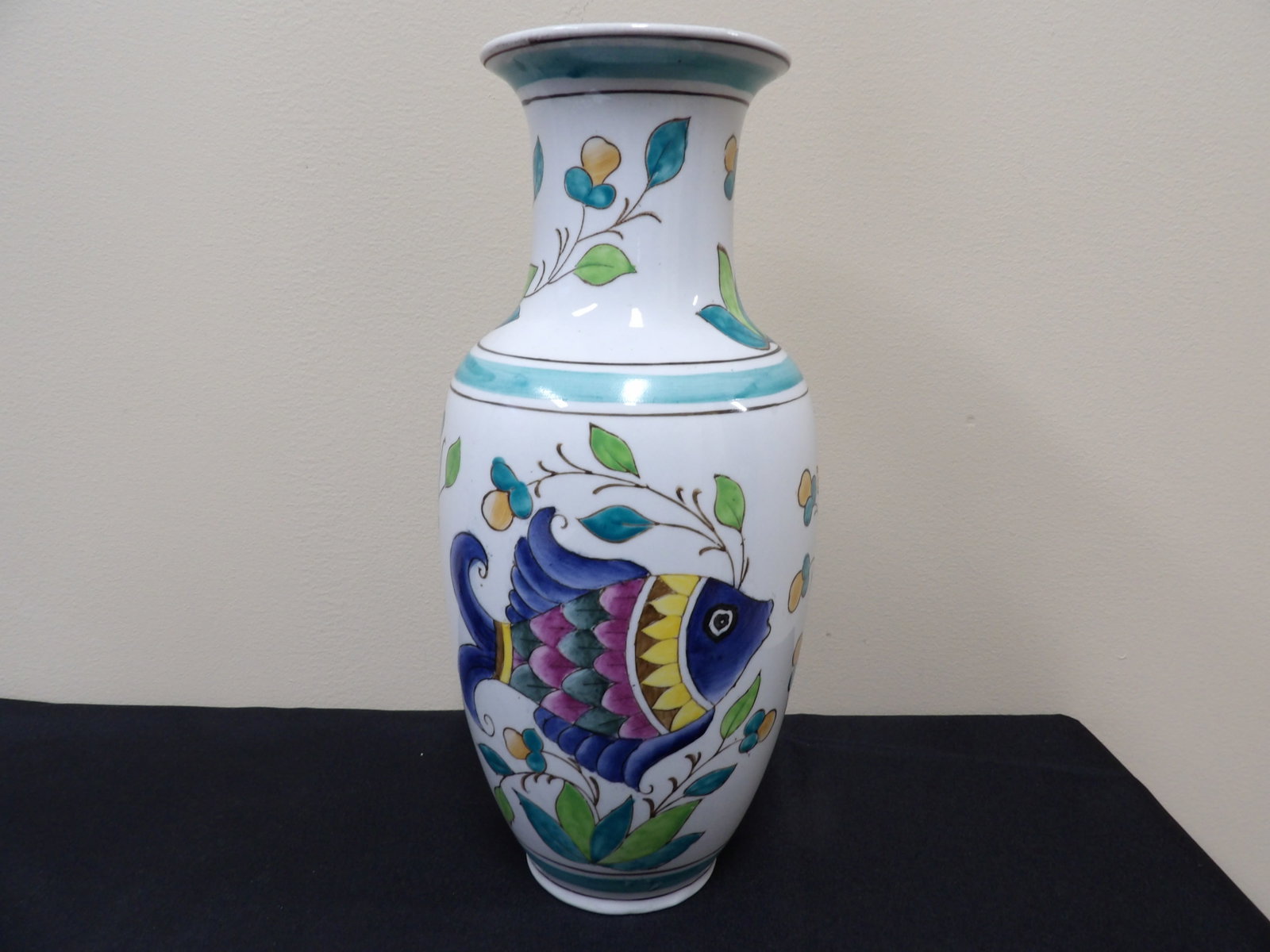 Chinese porcelain vase with fish and floral motif: Over 12 inches height. We will inhouse ship items to you very affordable and efficient. Select self-arrange shipping.