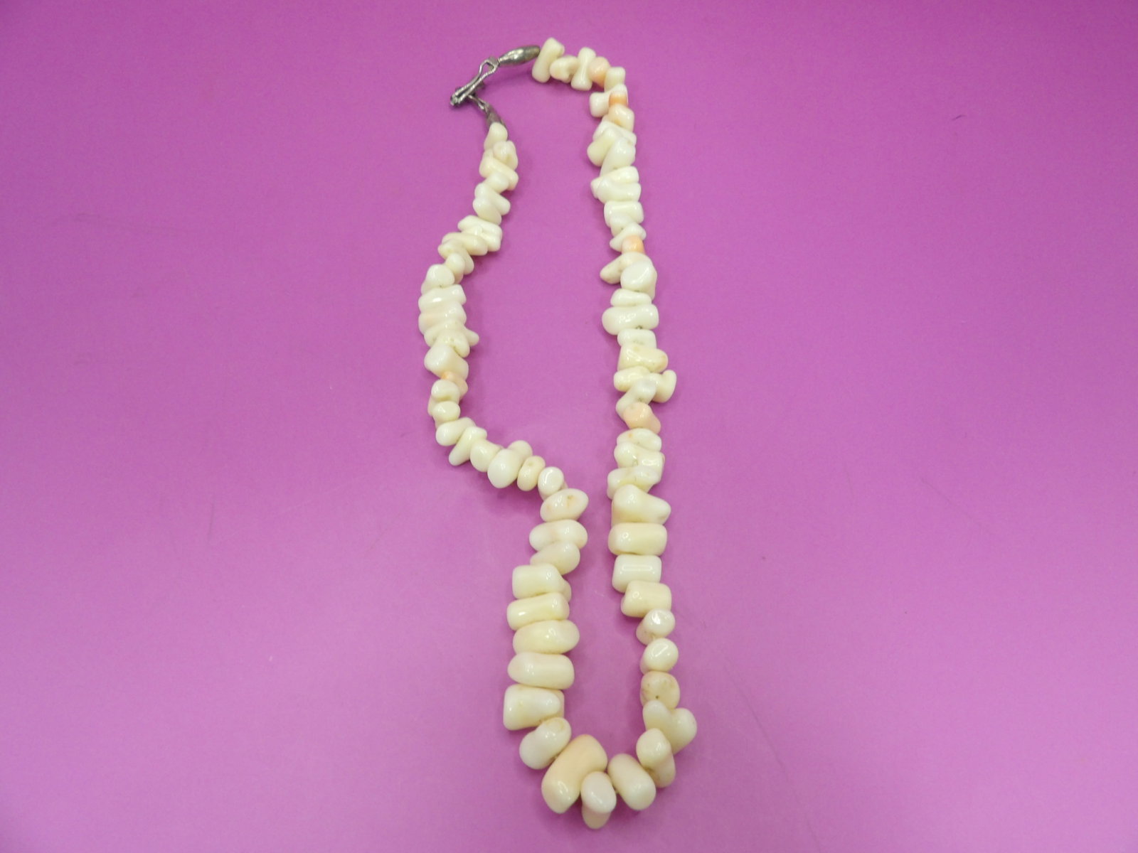 angel skin coral baby teeth shaped necklace: 17 inches length. 47 grams. We will inhouse ship items to you very affordable and efficient. Select self-arrange shipping.