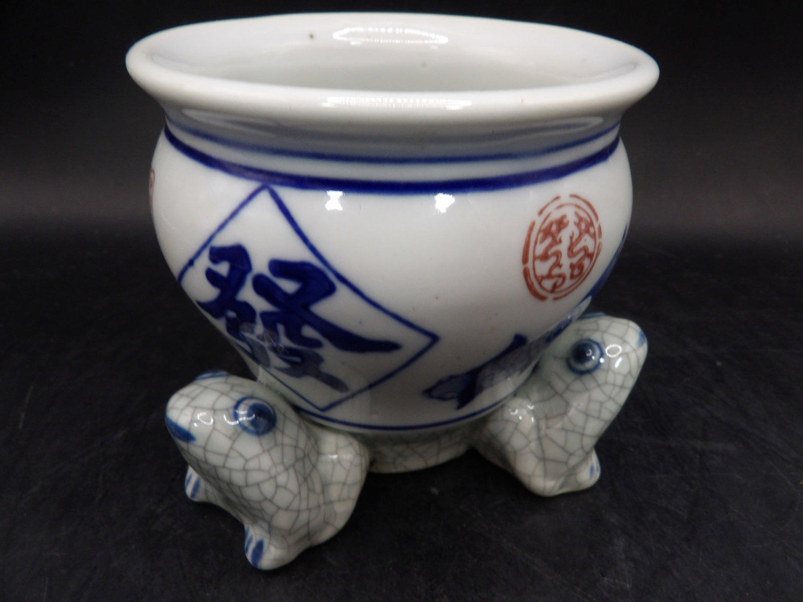 Chinese blue and white porcelain brush pot with frog base and crackle glaze: 3.7 inches height. We will inhouse ship items to you very affordable and efficient. Select self-arrange shipping.