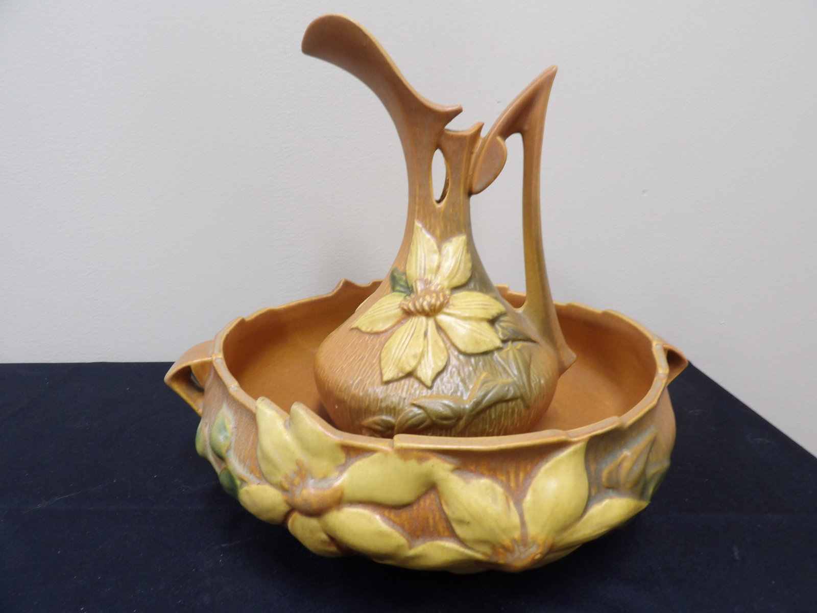 Roseville Pottery Clematis pattern pitcher and basin set circa 1940s: Basin is 13 inches length. Pitcher is 10.2 inches height.