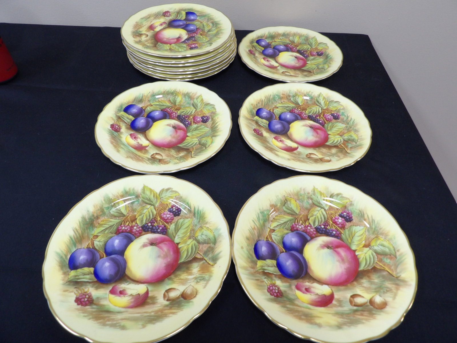 lot of 12 Aynsley England orchard fruits porcelain plate striking colors: 8.2 inches diameter plates.