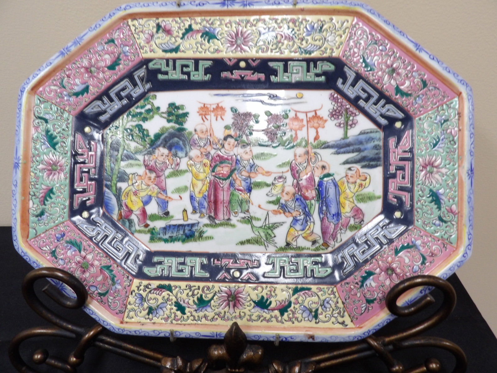 Chinese famille rose porcelain plate with Qing dynasty Qianlong mark and hanging wire: 14.3 inches length. Metal display base is not included. We will inhouse ship items to you very affordable and efficient. Select self-arrange shipping.