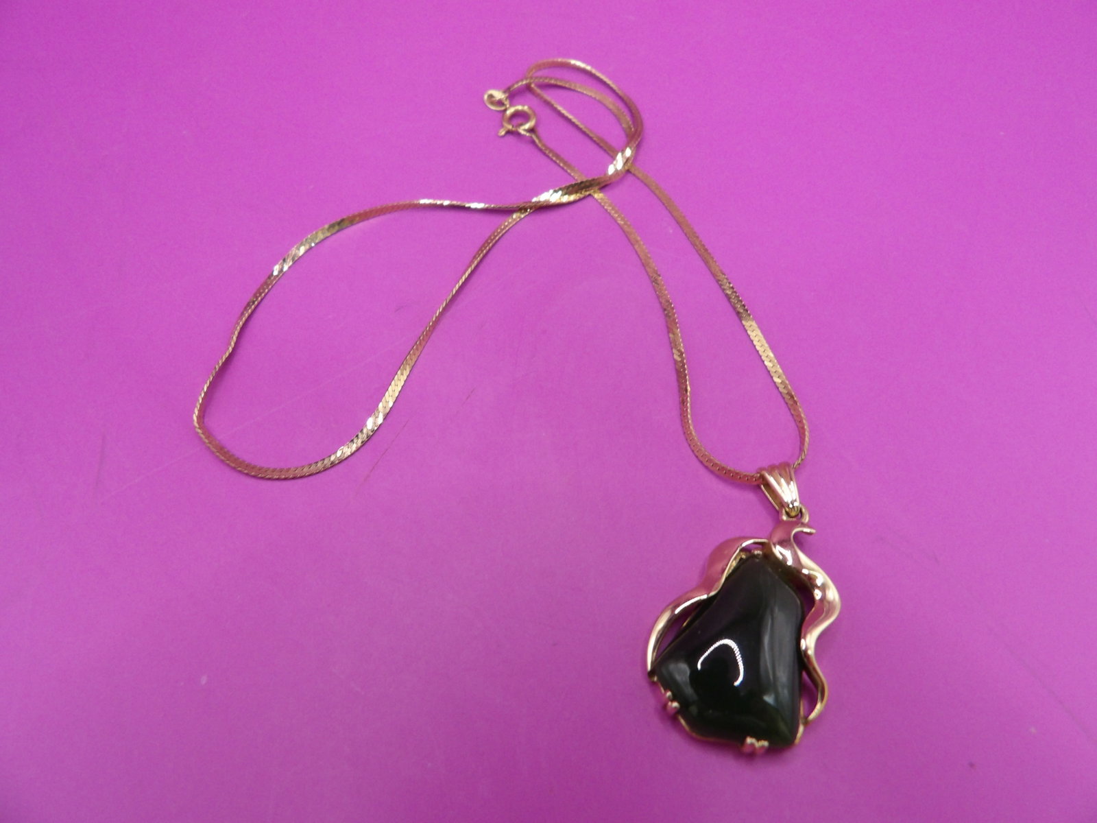 14k gold Chinese jade pendant and 14k gold necklace