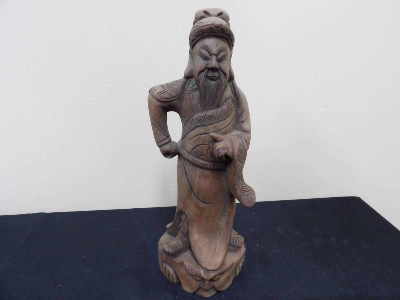 Chinese carved wooden warrior statue: 12 inches height. We will inhouse ship items to you very affordable and efficient. Select self-arrange shipping.