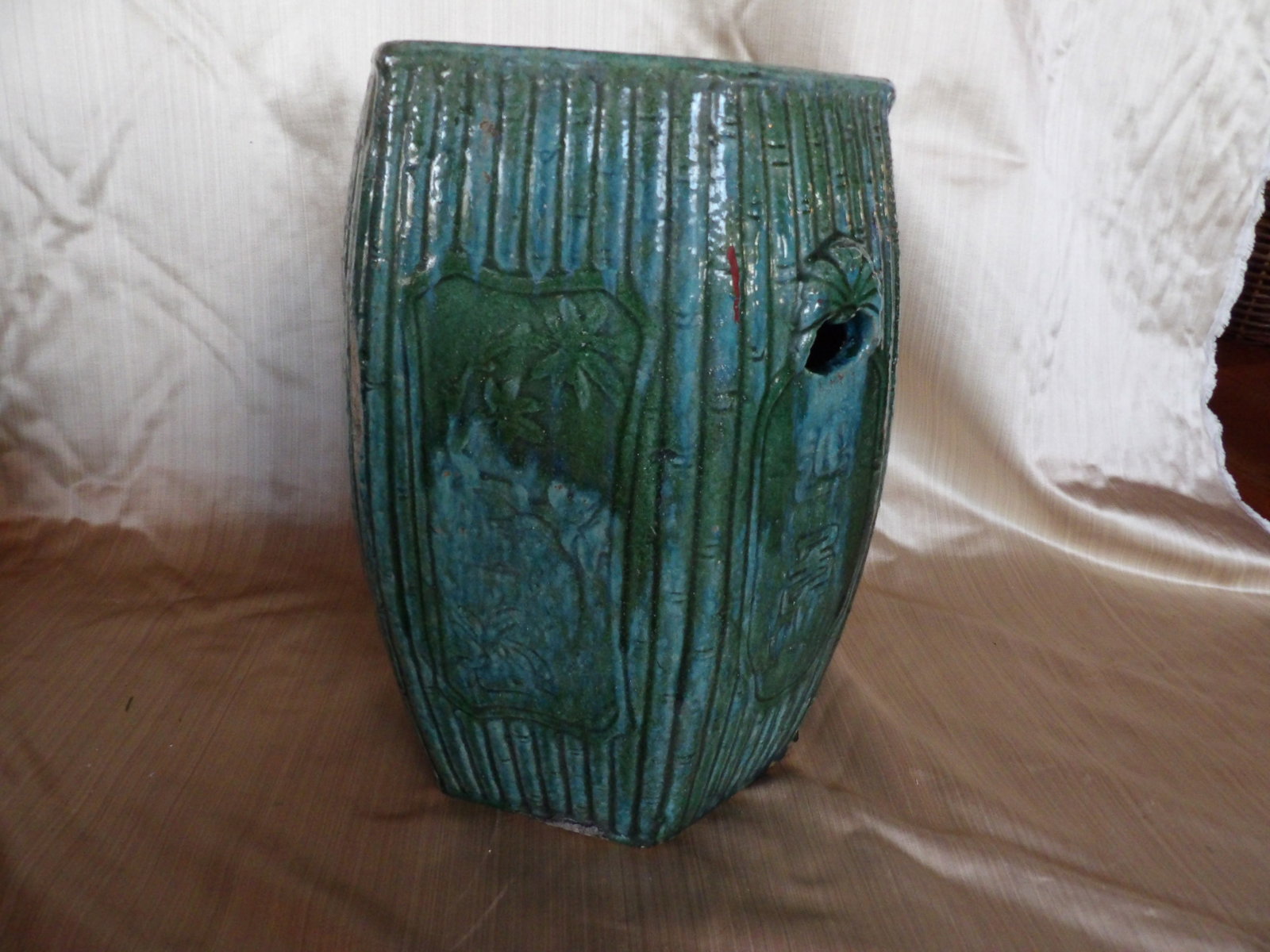 Antique Qing dynasty Chinese green glazed porcelain garden stool with Chinese characters: 17.5 inches height. We will inhouse ship items to you very affordable and efficient. Select self-arrange shipping.