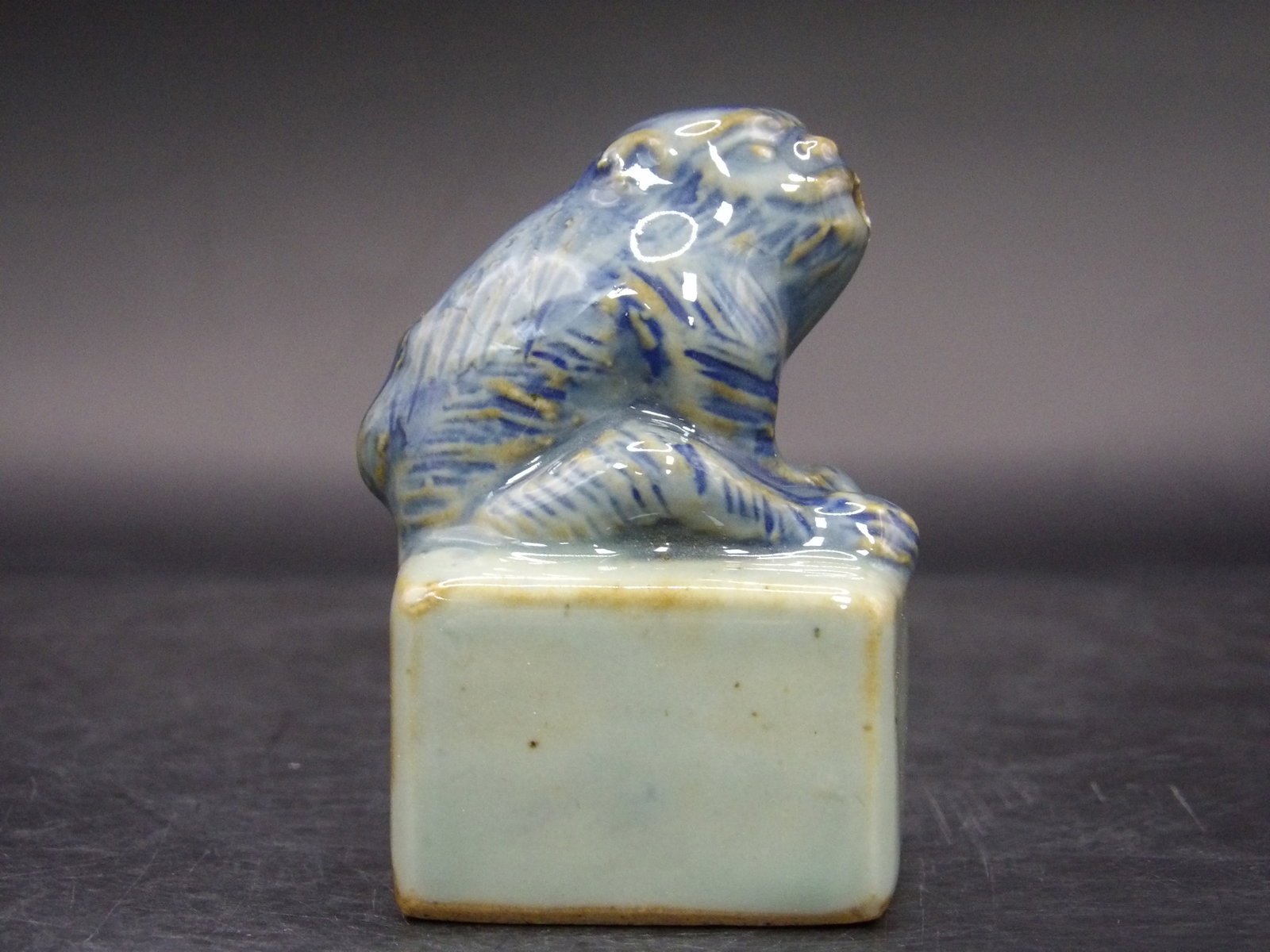 Chinese antique porcelain foo dog seal stamp: Size is 1.75 x 1.6 x 2.5 inches. We will inhouse ship items to you very affordable and efficient. Select self-arrange shipping.