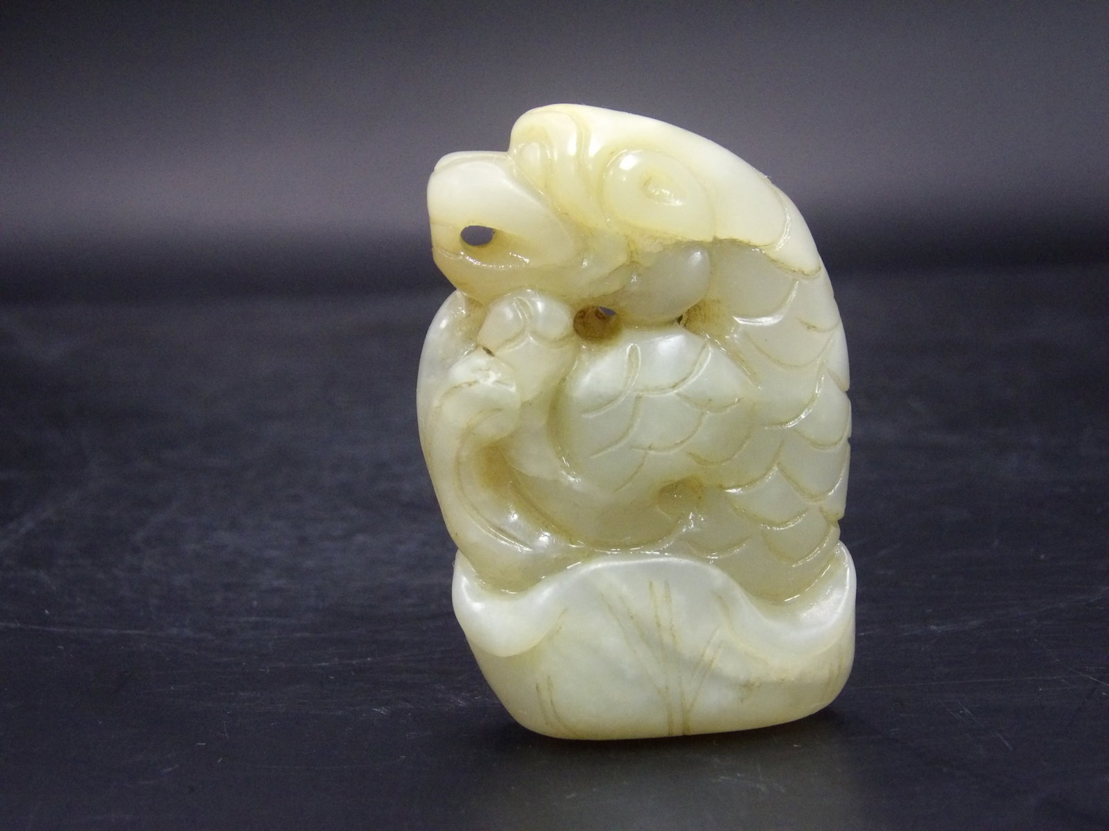 Fine Chinese Jade Carving 2.2 inches height: 2.2 x 1.6 x 0.5 inches. 78.9 grams. We will inhouse ship items to you very affordable and efficient. Select self-arrange shipping.