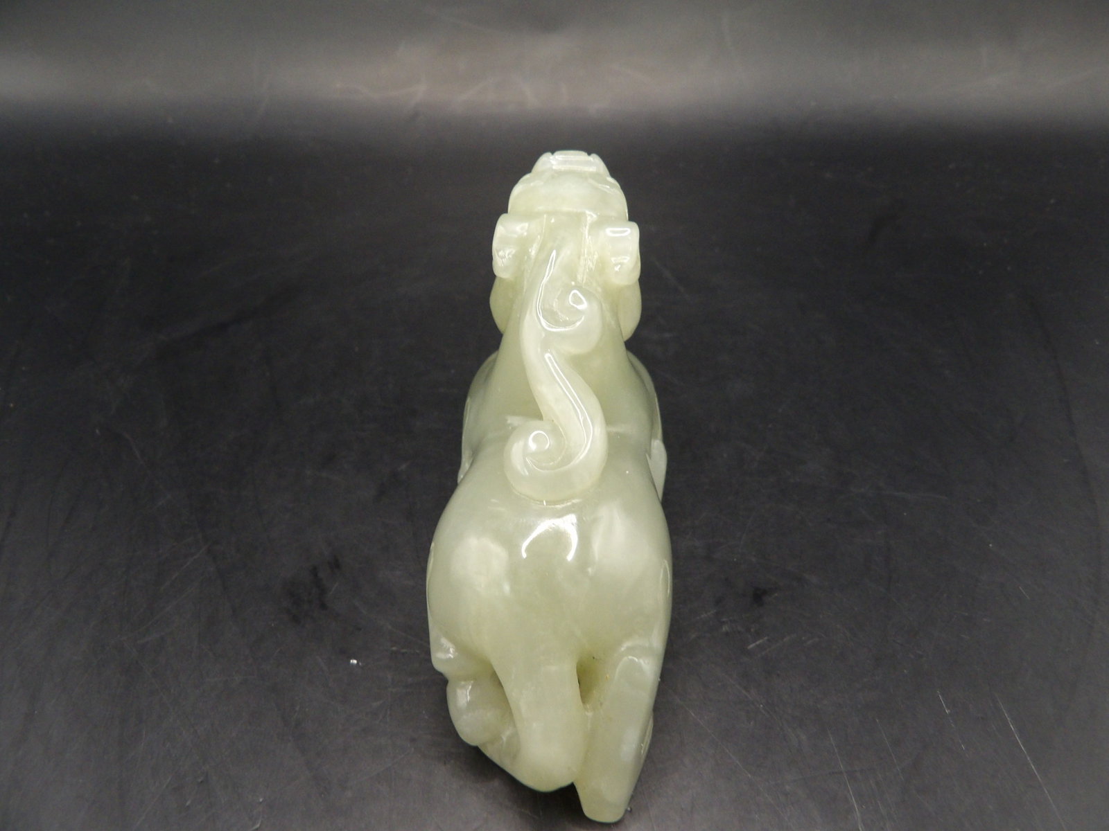 Chinese nephrite jade beast carving - 4