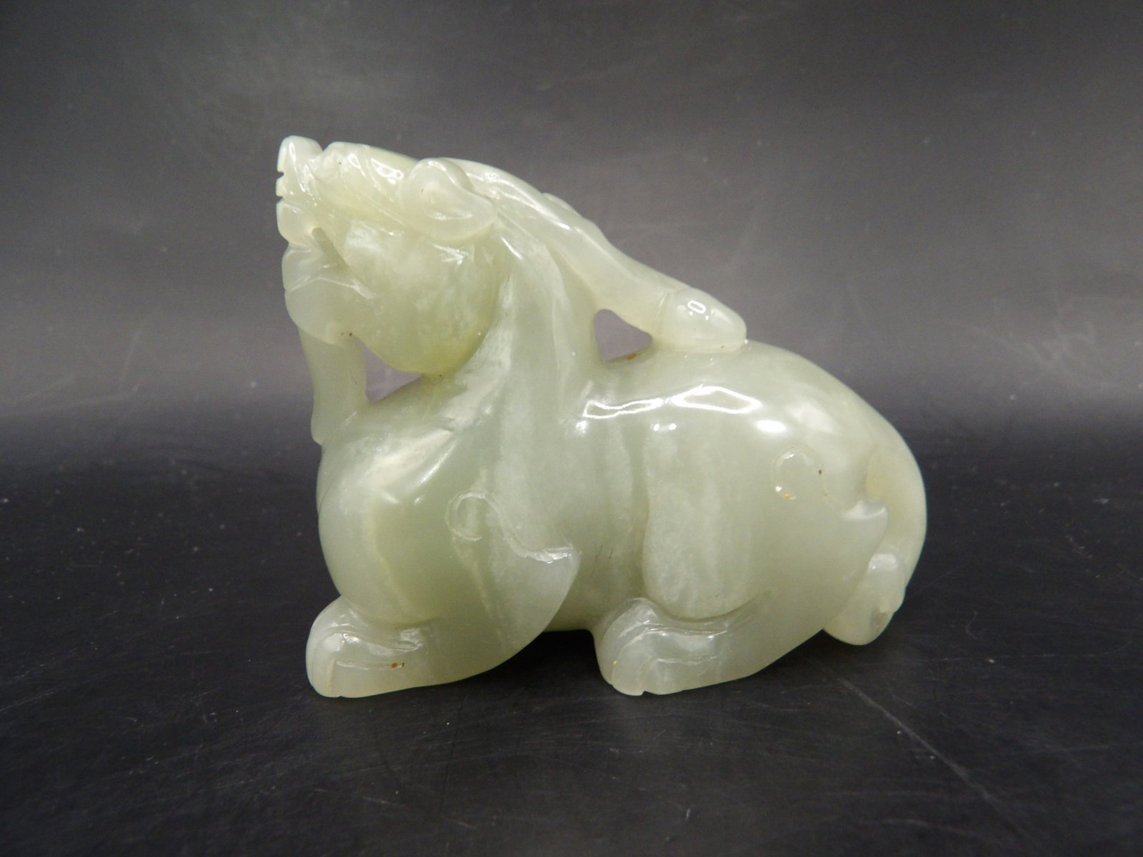 Chinese nephrite jade beast carving - 5