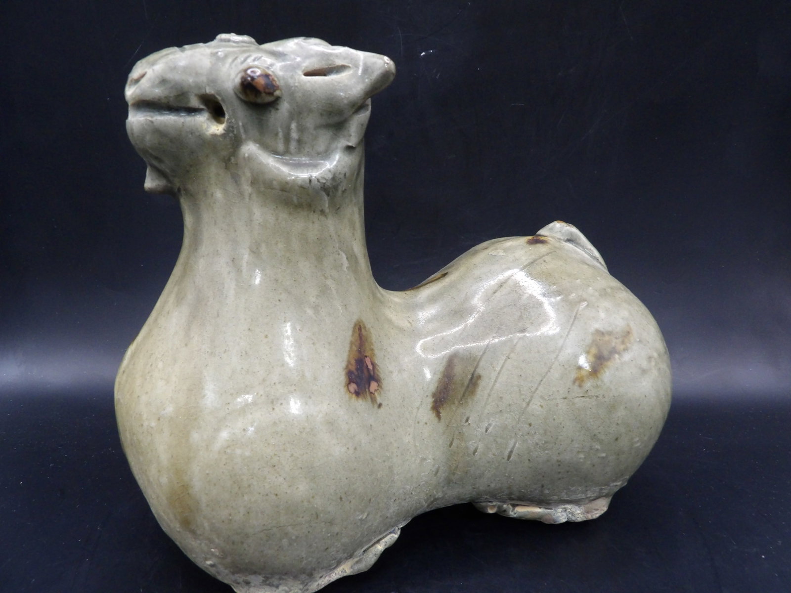 Rare Chinese porcelain large recumbent ram water dropper?: There is a hole on the top. Probably water dropper. Size 7.5 x 3.8 x 6.2 inches. We will inhouse ship items to you very affordable and efficient. Select self-arrange shipping.