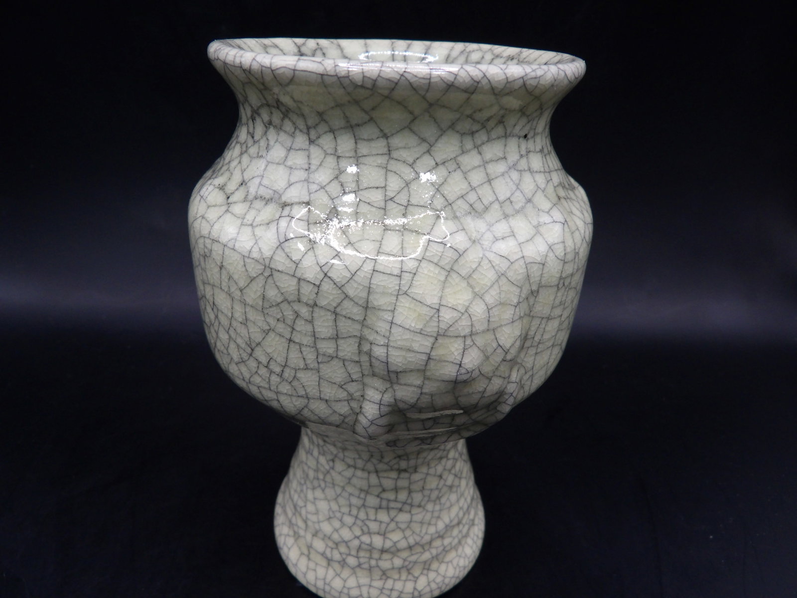 Chinese crack porcelain vase (1 of 6)