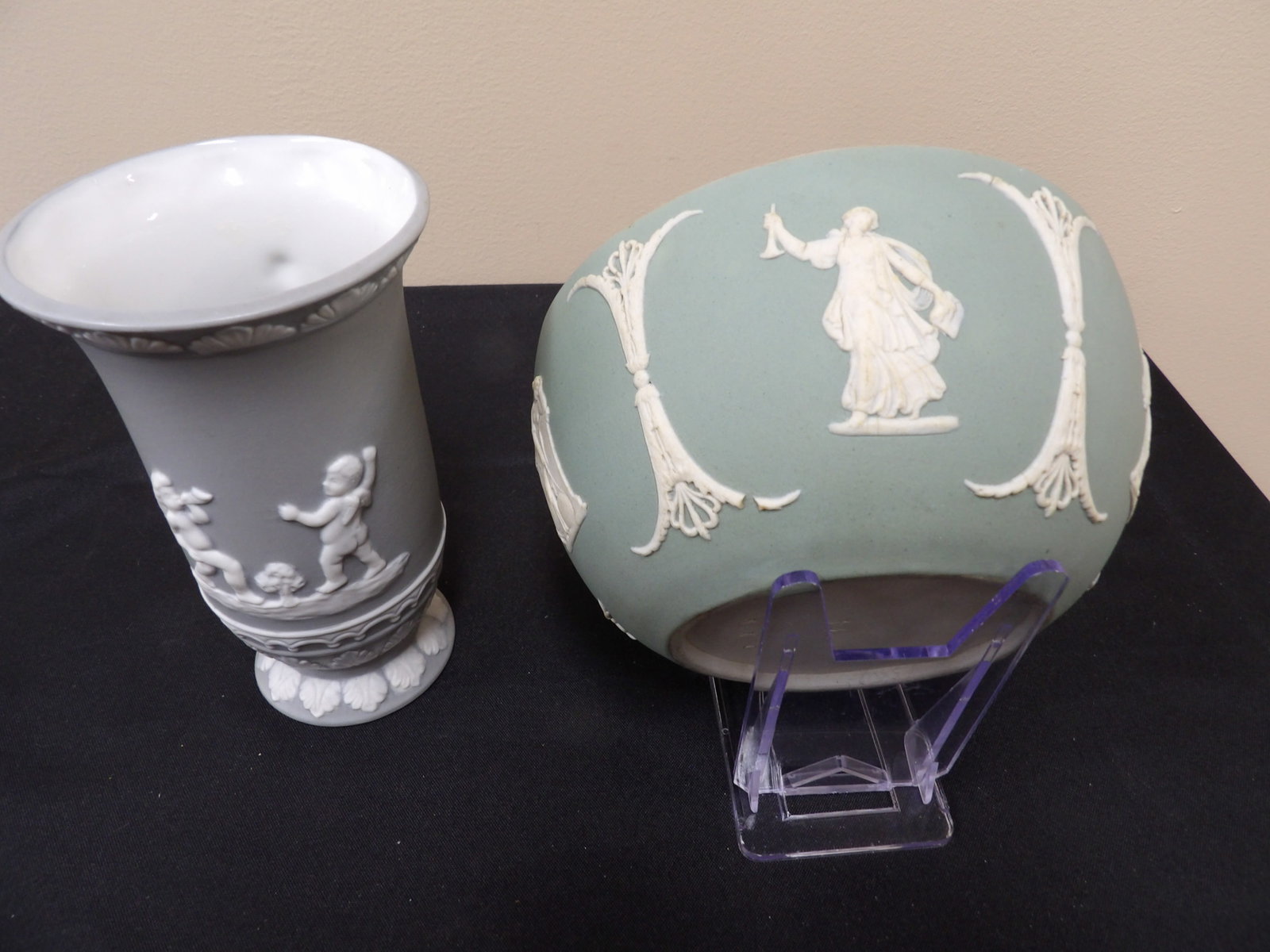 lot of 2 Wedgwood Jasperware antique bowl and vintage vase with white relief decorations: Bowl has 6-inch opening. Vase is 6 inches height. We will inhouse ship items to you very affordable and efficient. Select self-arrange shipping.