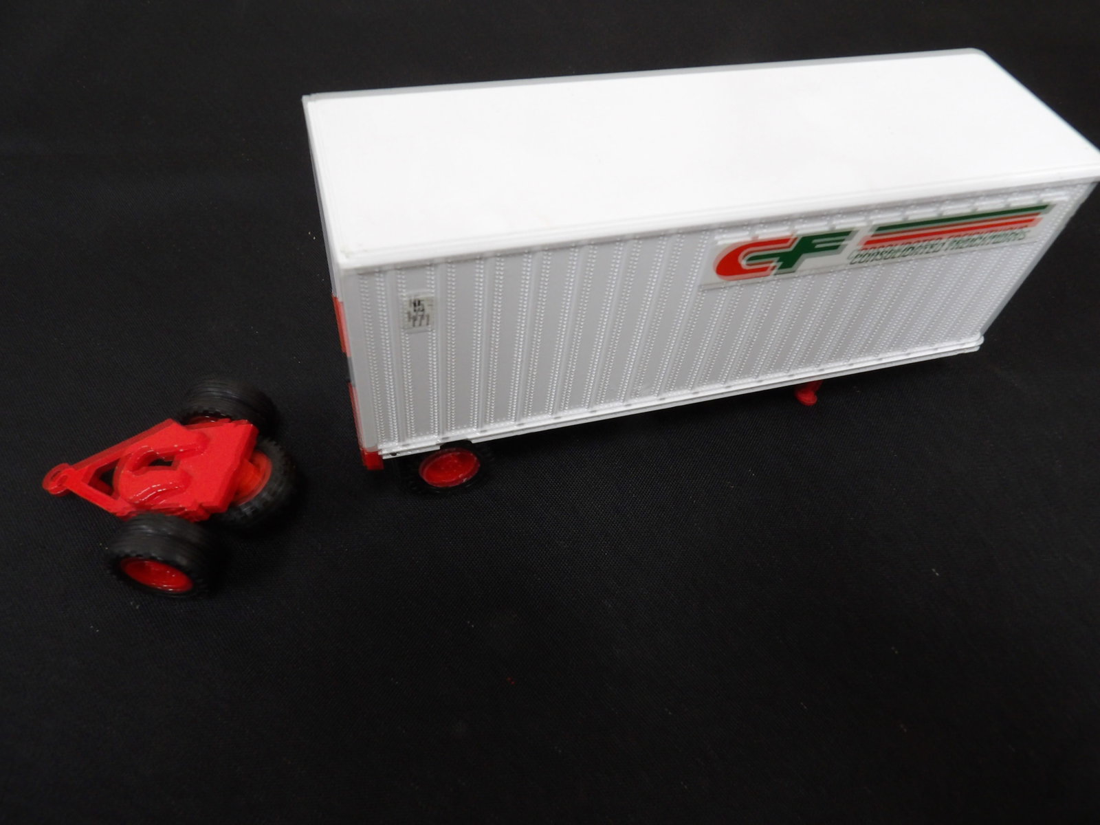a section of Consolidated Freightways truck with front hook: 6.3 inches length for truck body. We will inhouse ship items to you very affordable and efficient. Select self-arrange shipping.