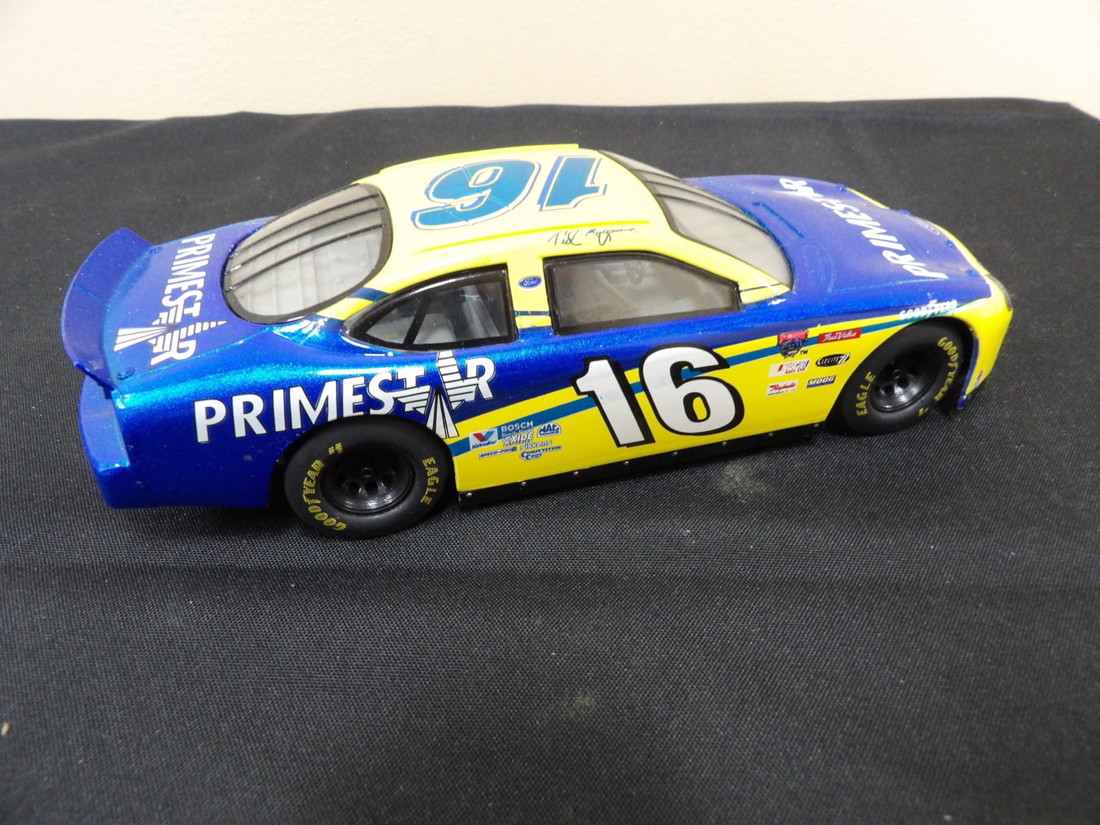 Racing Champions Ford Taurus #16 - 4
