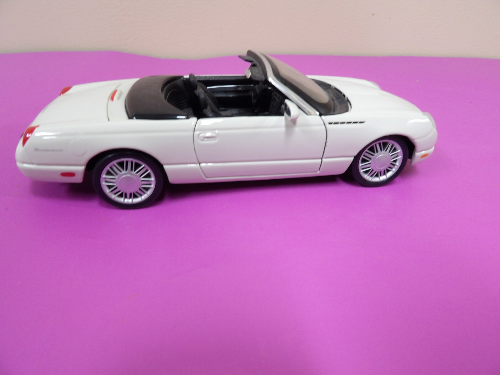 1:25 Maisto Ford Thunderbird - 3