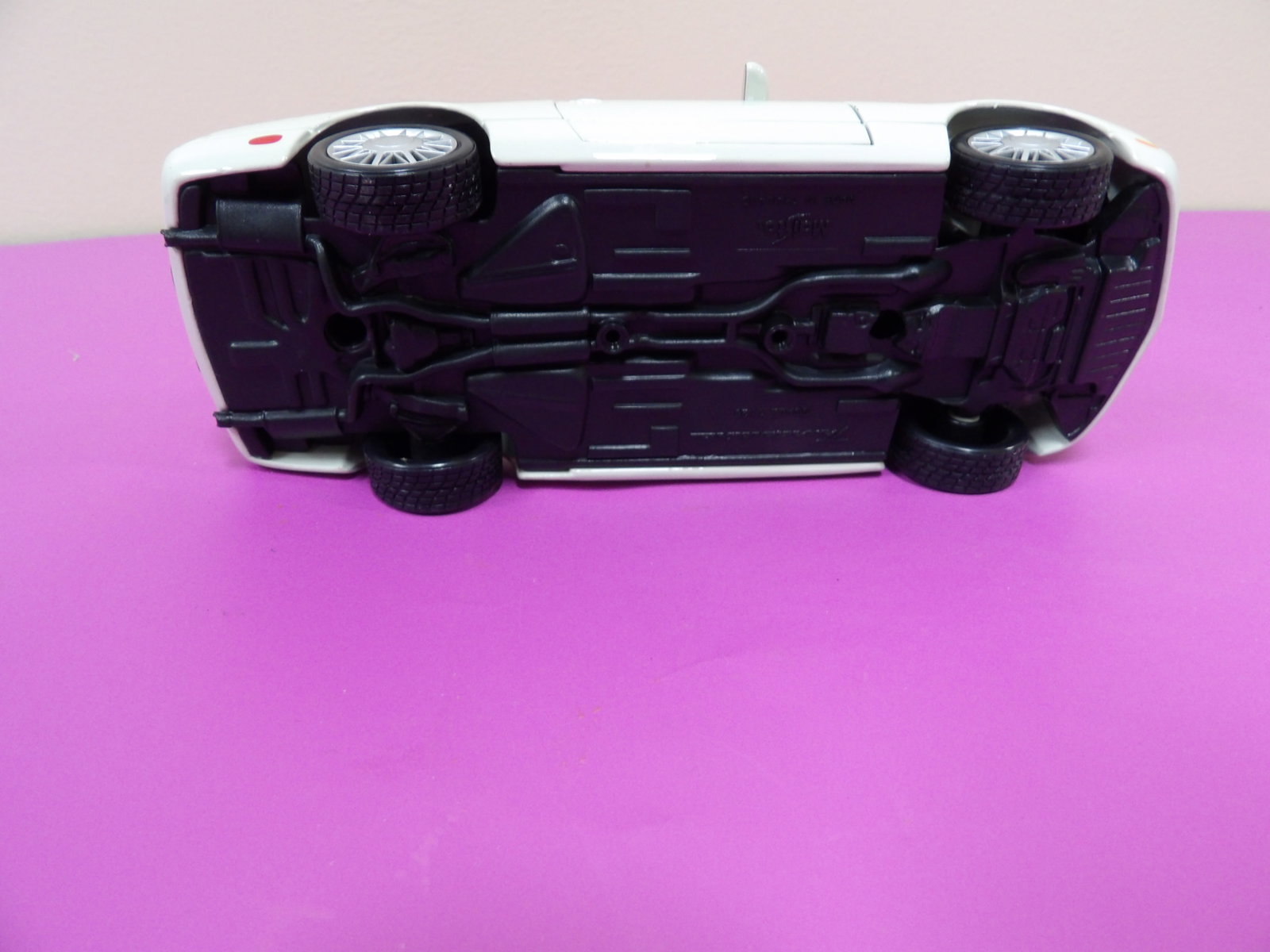 1:25 Maisto Ford Thunderbird - 4