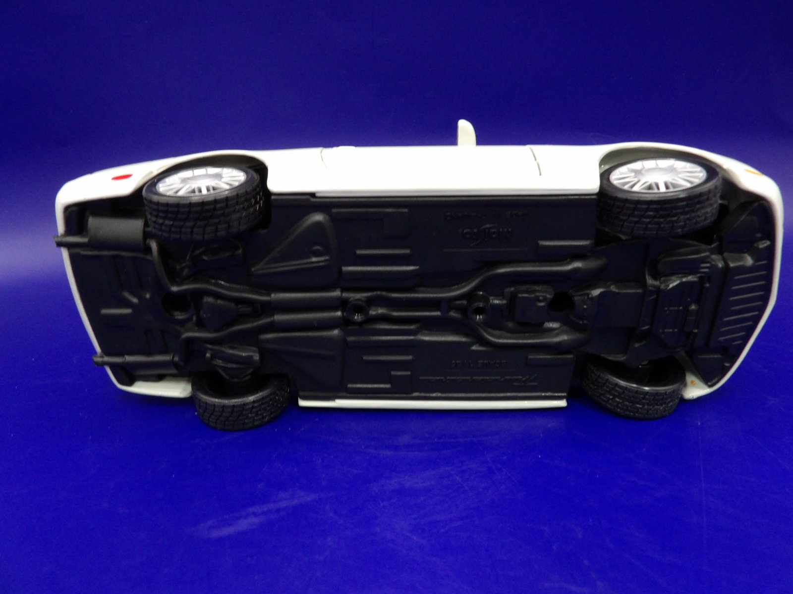 Maisto 1:25 Thunderbird - 4