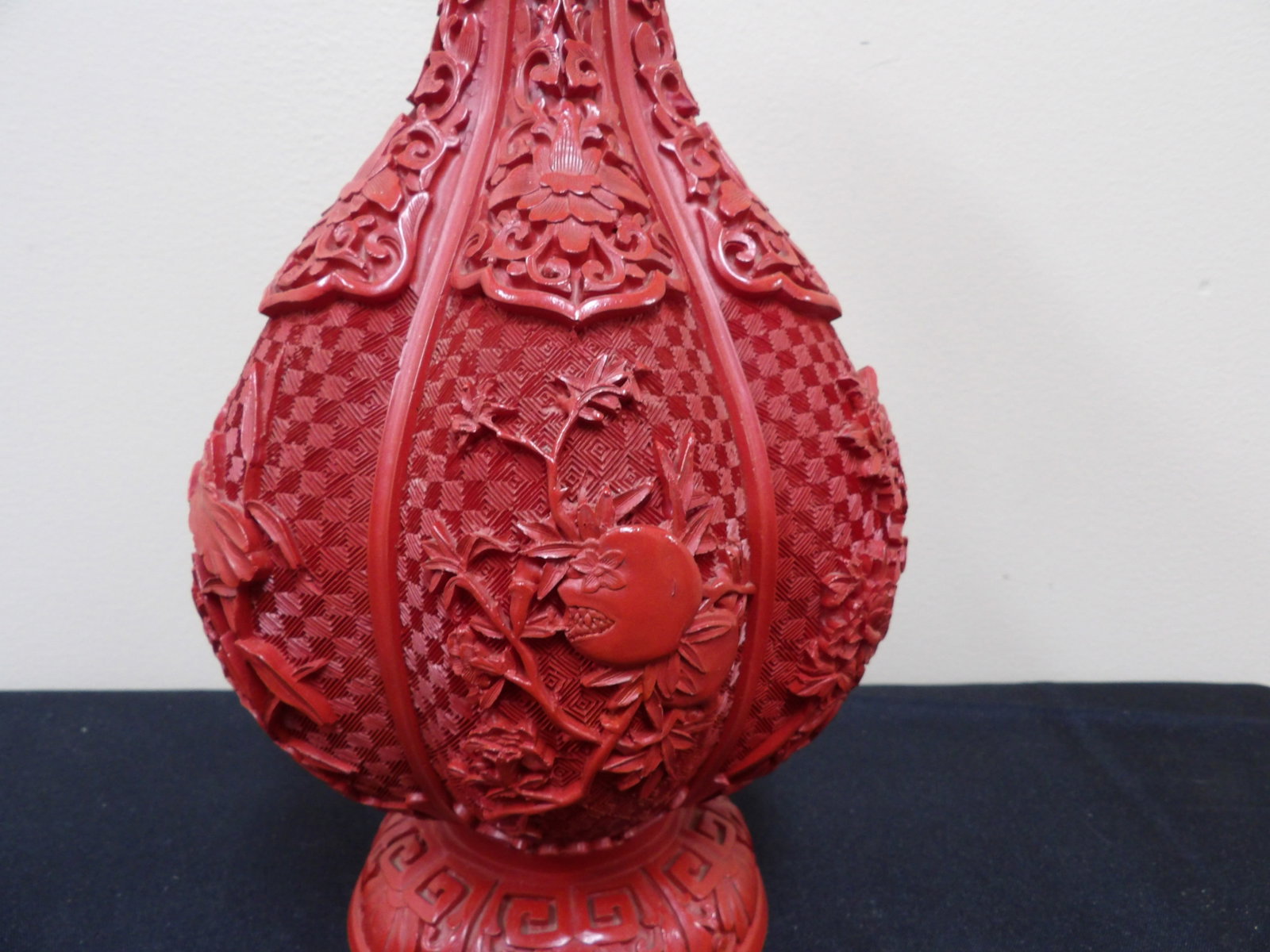 Chinese red cinnabar brass vase - 2