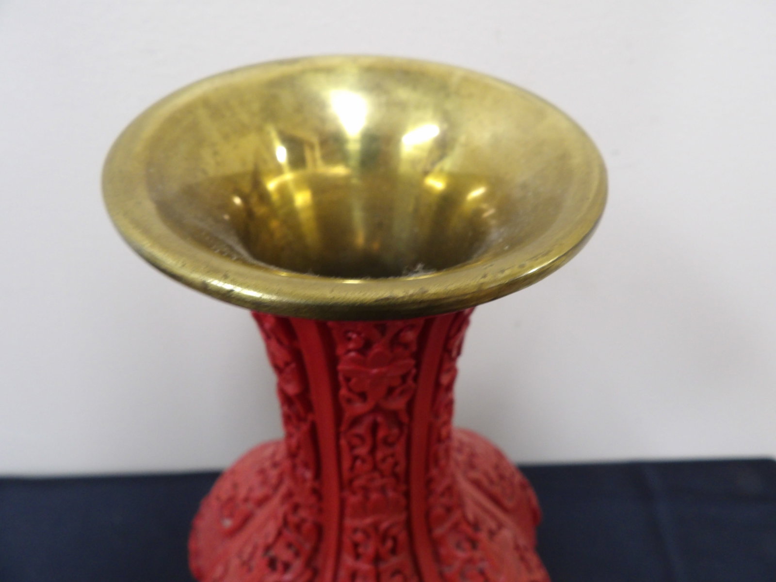 Chinese red cinnabar brass vase - 3