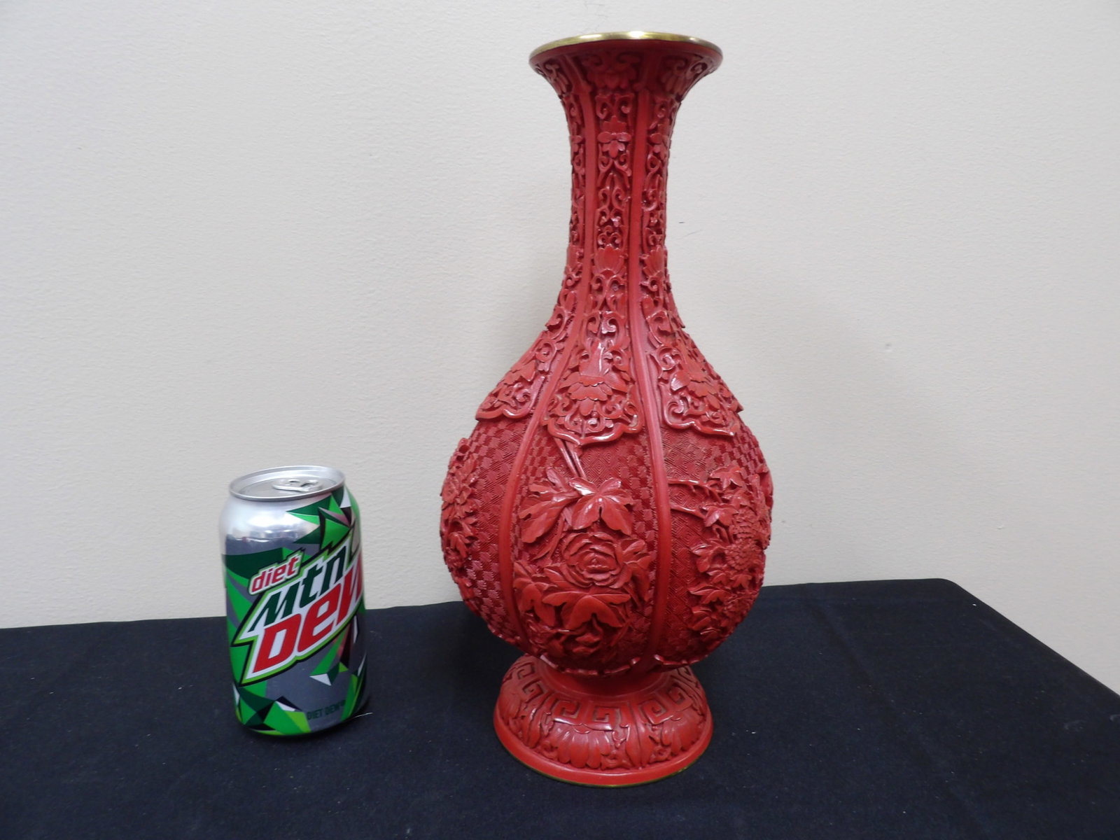 Chinese red cinnabar brass vase - 4