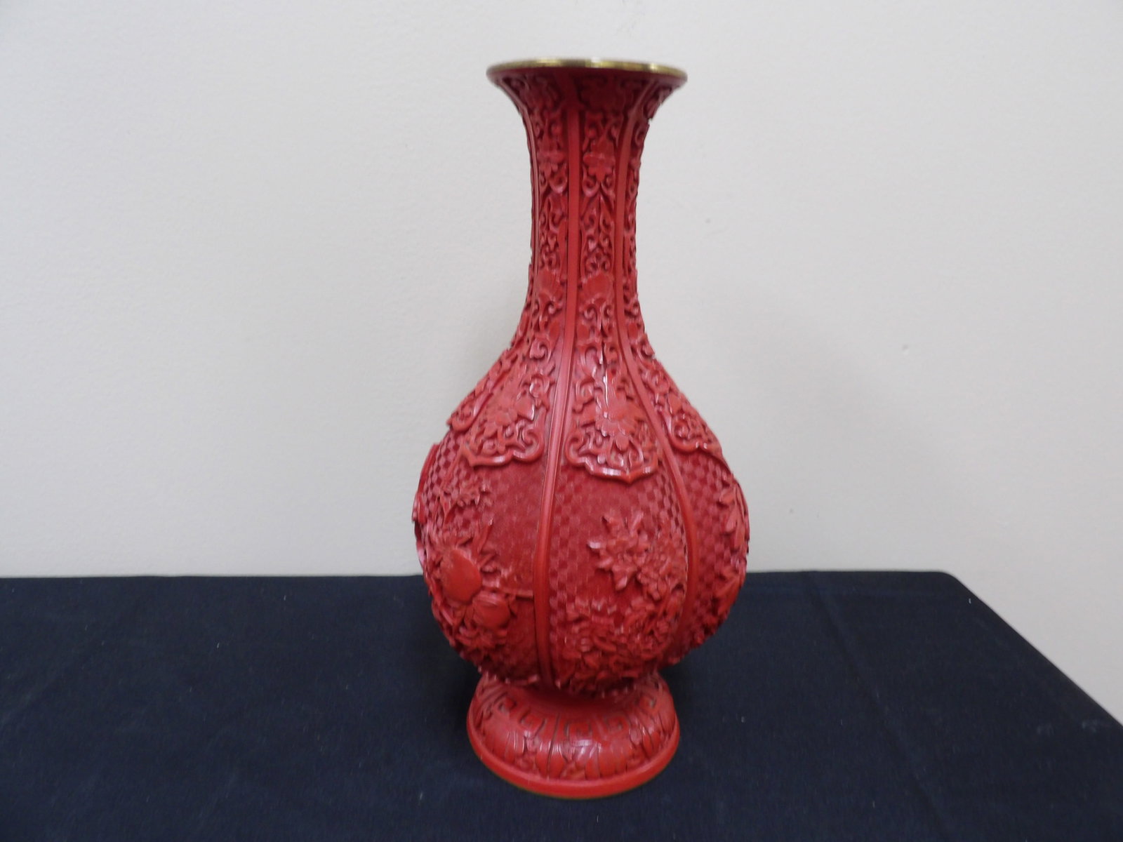 Chinese red cinnabar brass vase - 7