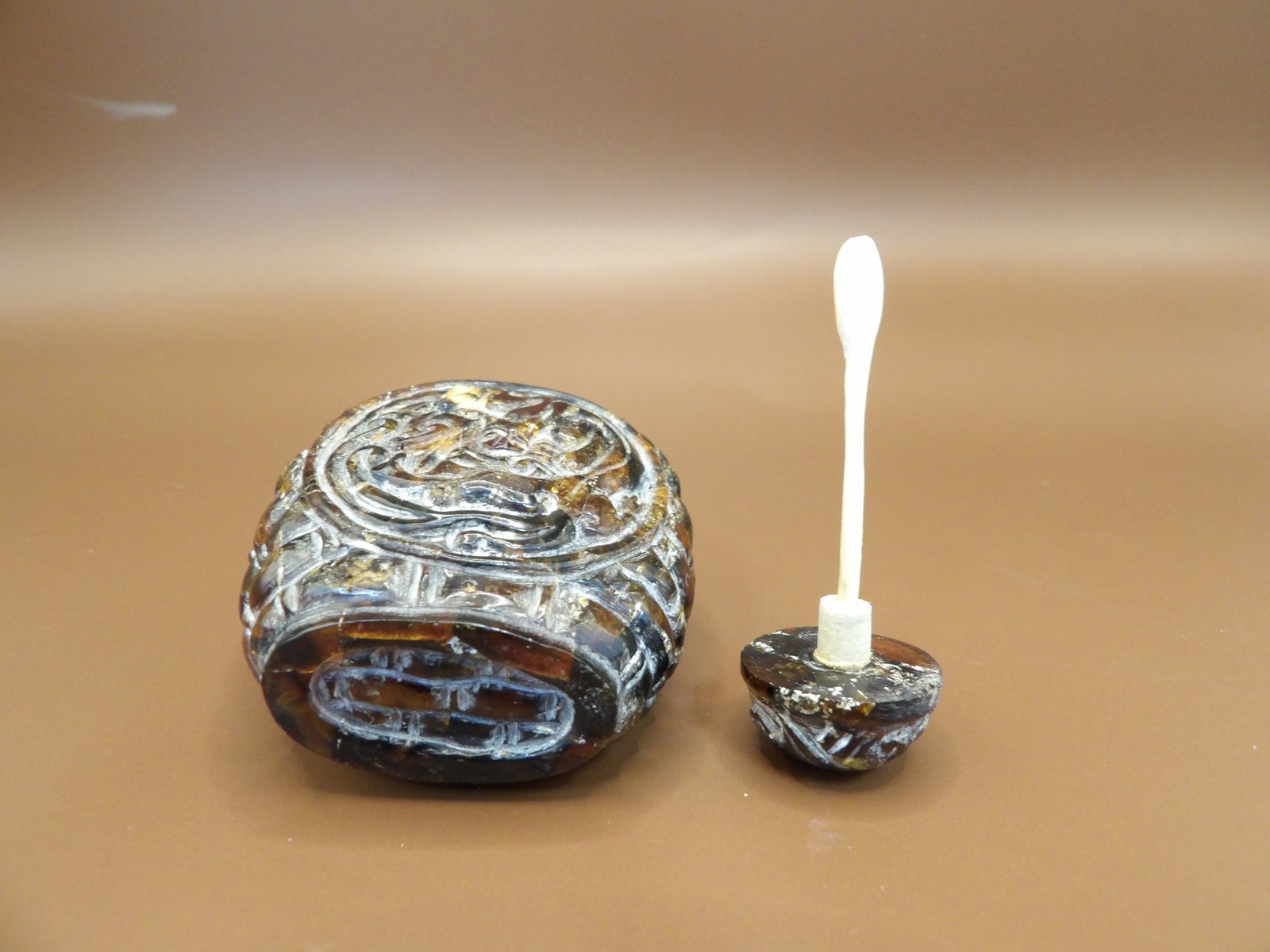 Chinese antique amber snuff bottle - 4