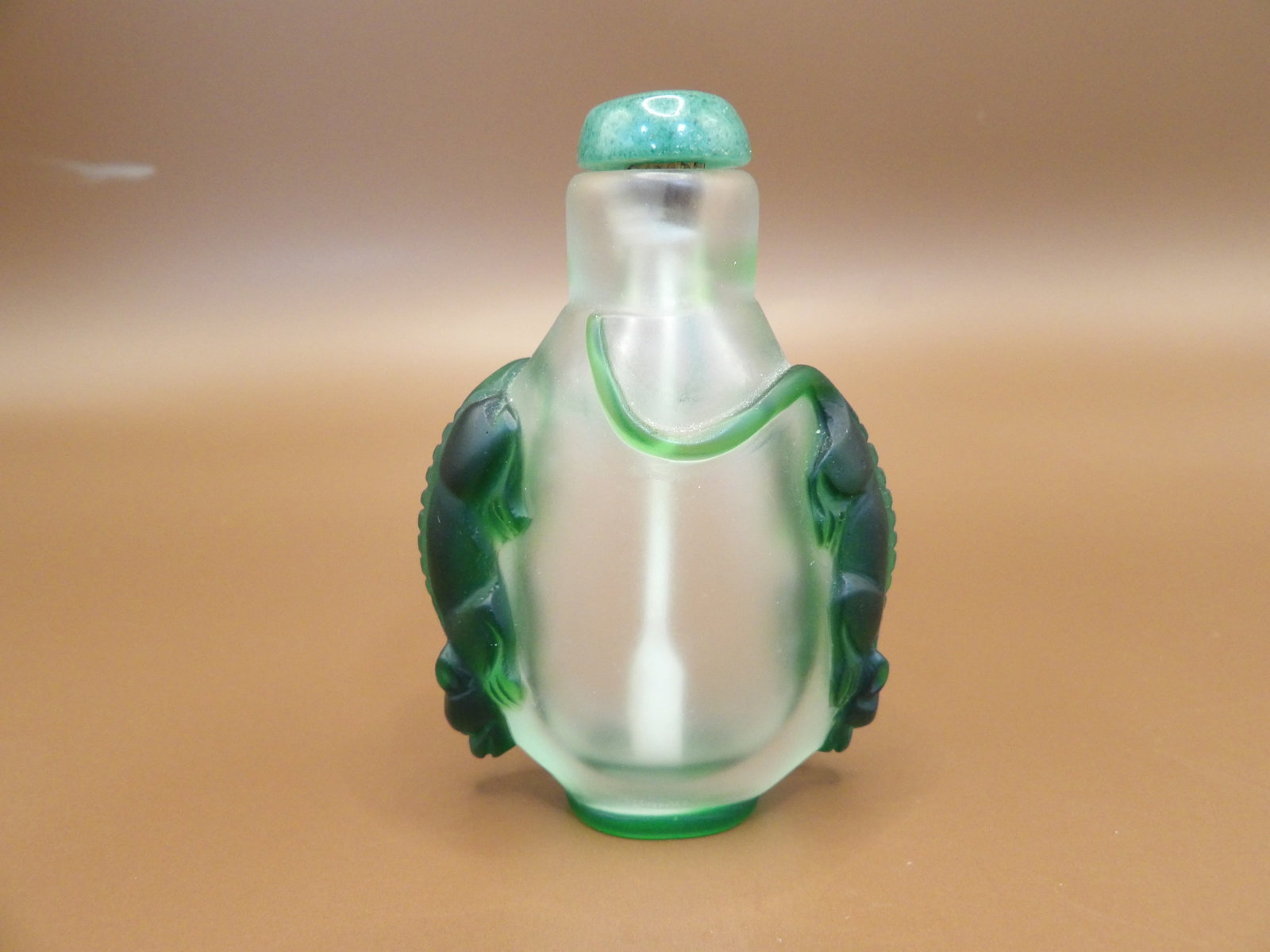 antique Chinese chilong motif glass snuff bottle: 2.4 inches height.