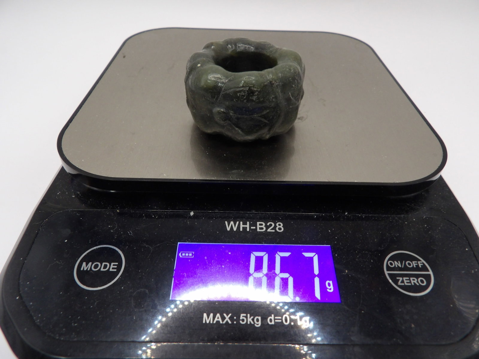 Chinese jade carved thumb ring - 4