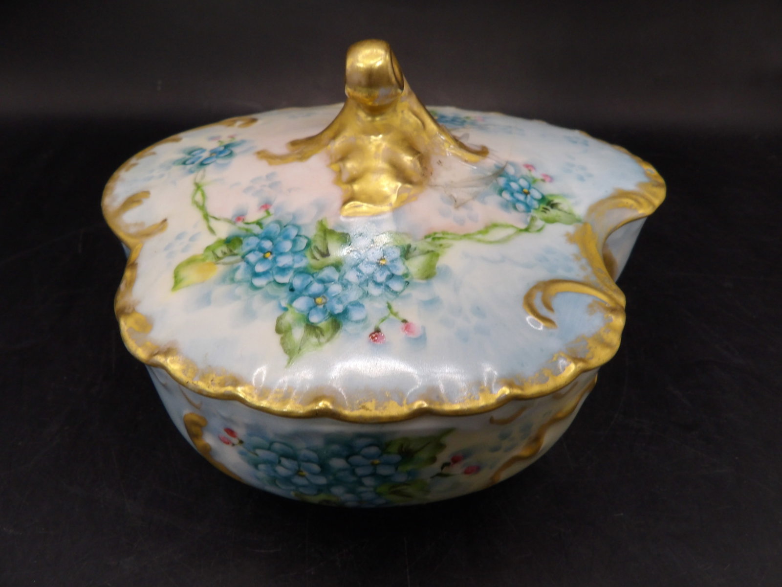 hand painted lidded box with forget-me-nots and gold trim probably antique Limoges (1 of 7)