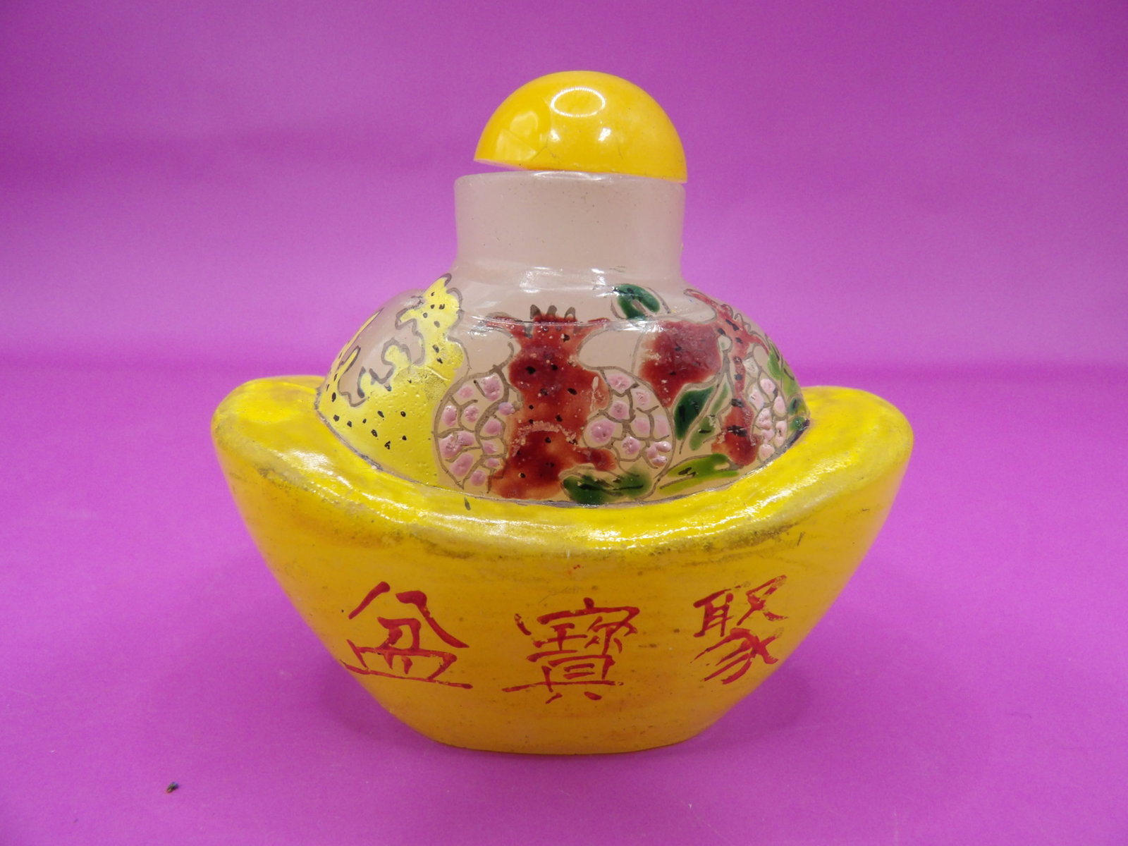 Chinese glass snuff bottle shaped like an ingot with painted motifs: 2 inches height.