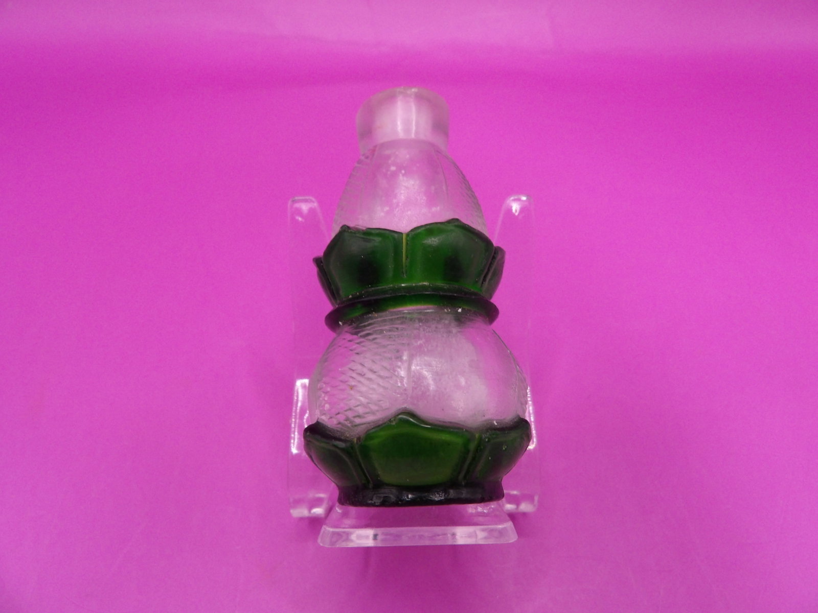 Chinese gourd shaped green overlay glass snuff bottle with lotus motif: 2.5 inches height.