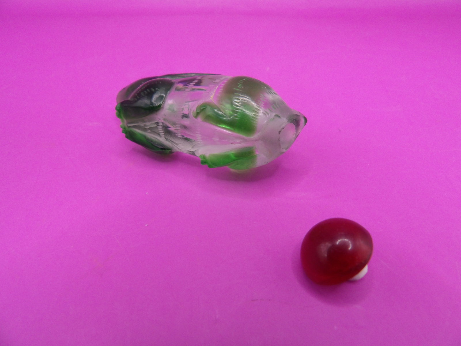 Chinese rabbit shaped overlay glass snuff bottle - 3