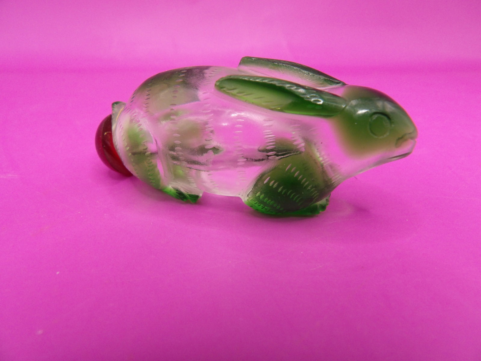 Chinese rabbit shaped overlay glass snuff bottle - 4