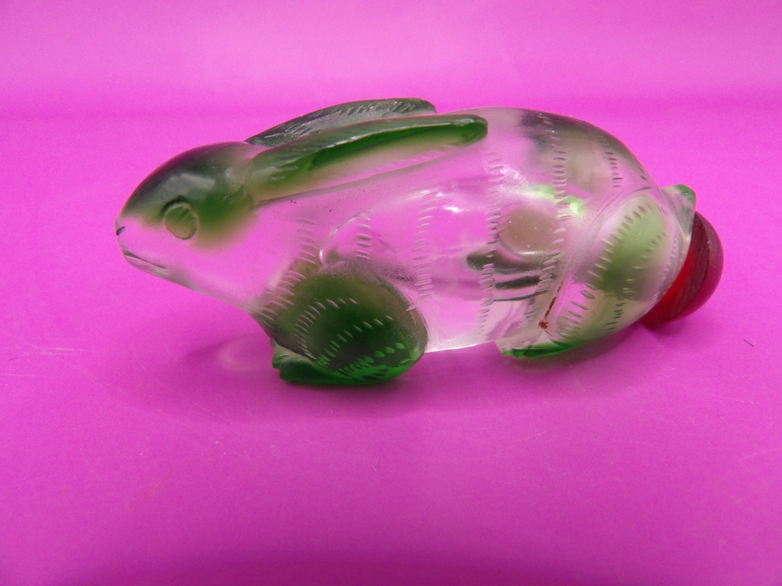 Chinese rabbit shaped overlay glass snuff bottle - 5