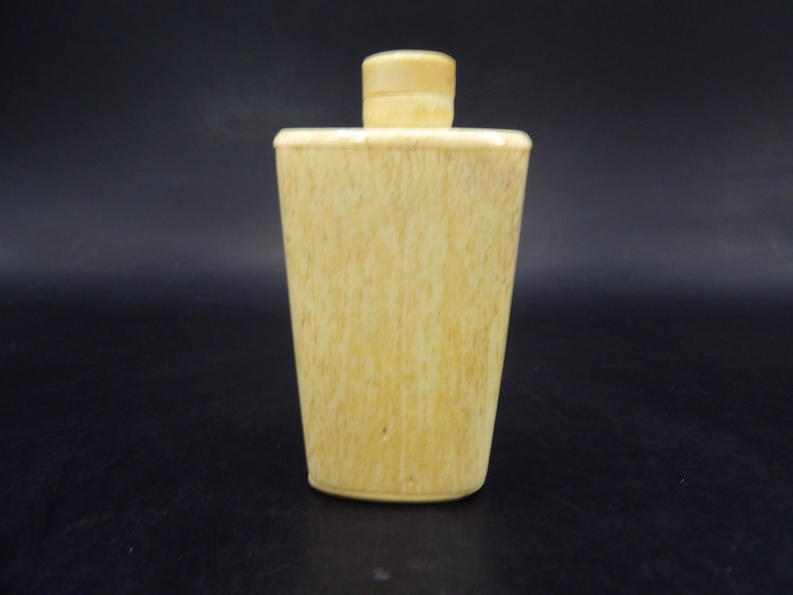 Chinese carved bone snuff bottle - 2