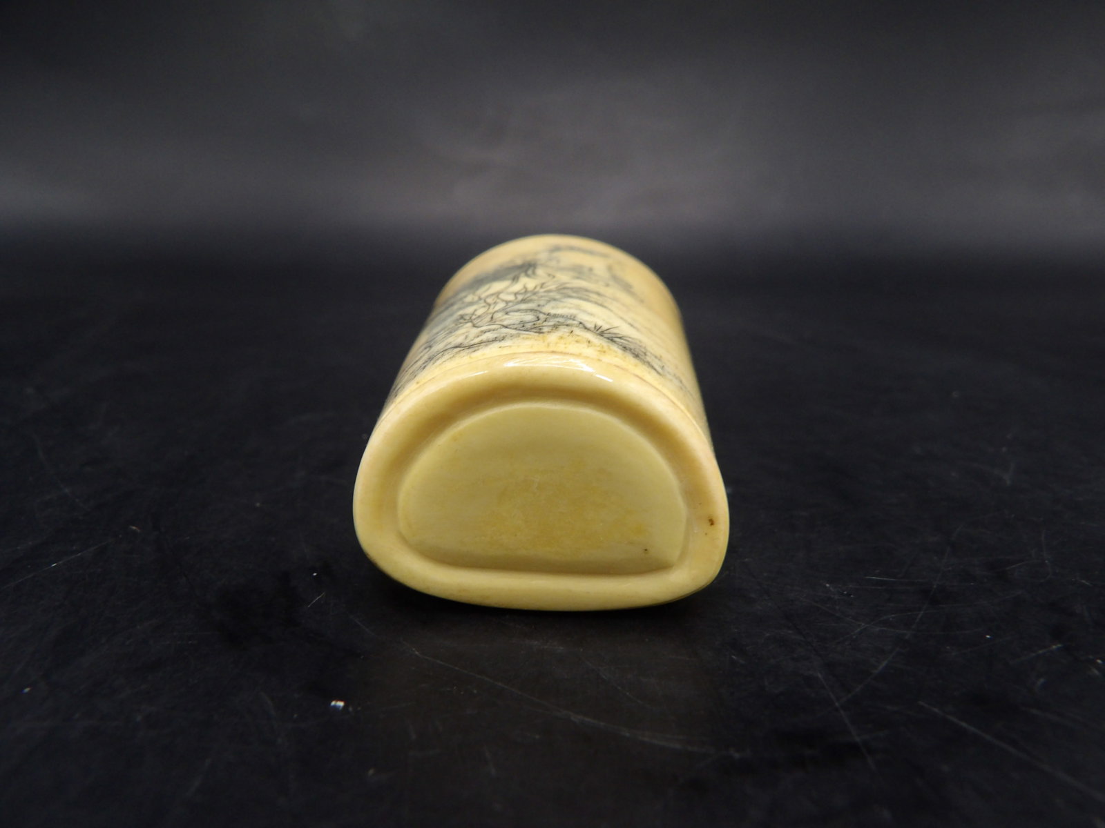 Chinese carved bone snuff bottle - 3