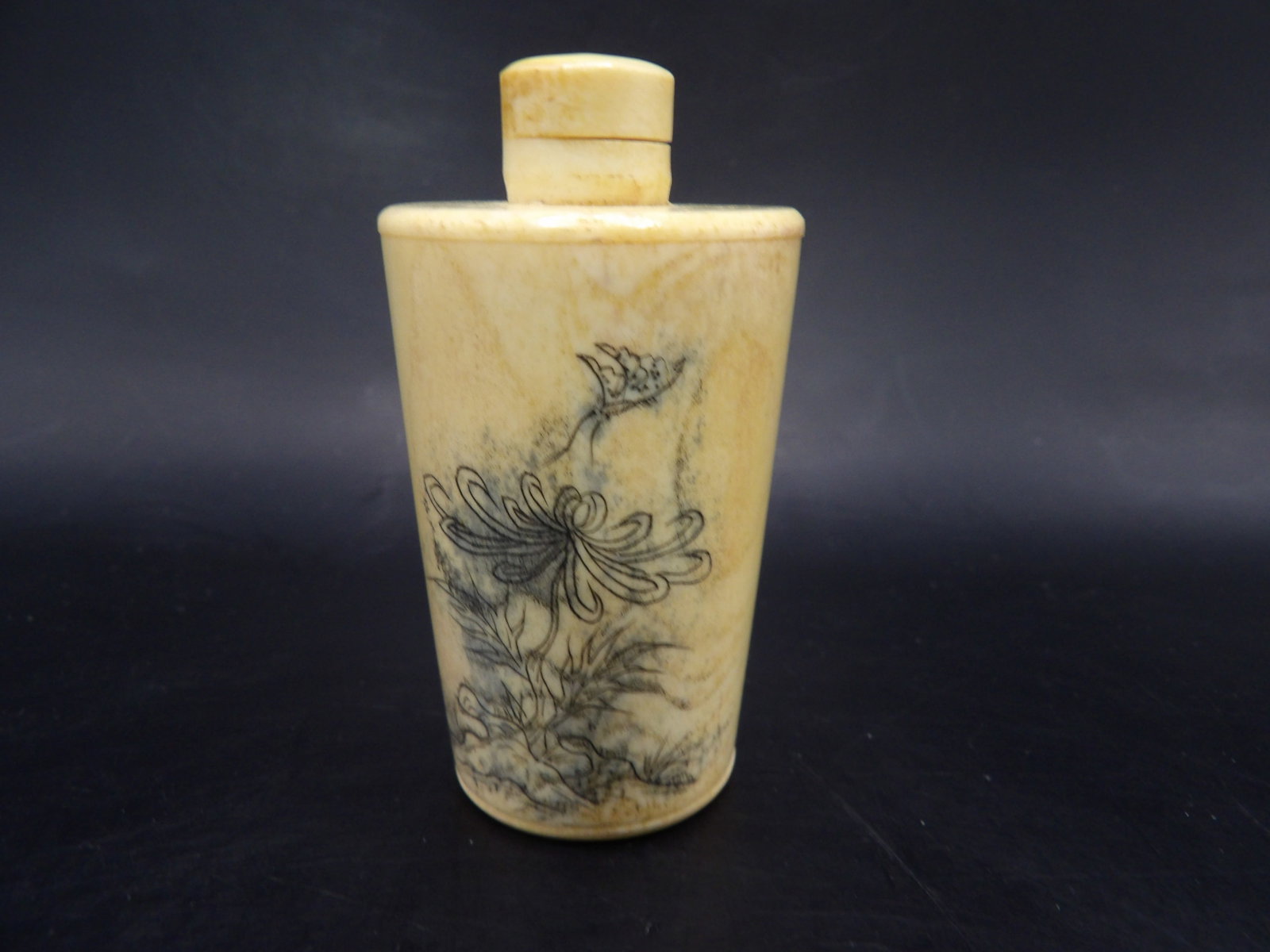 Chinese carved bone snuff bottle - 5