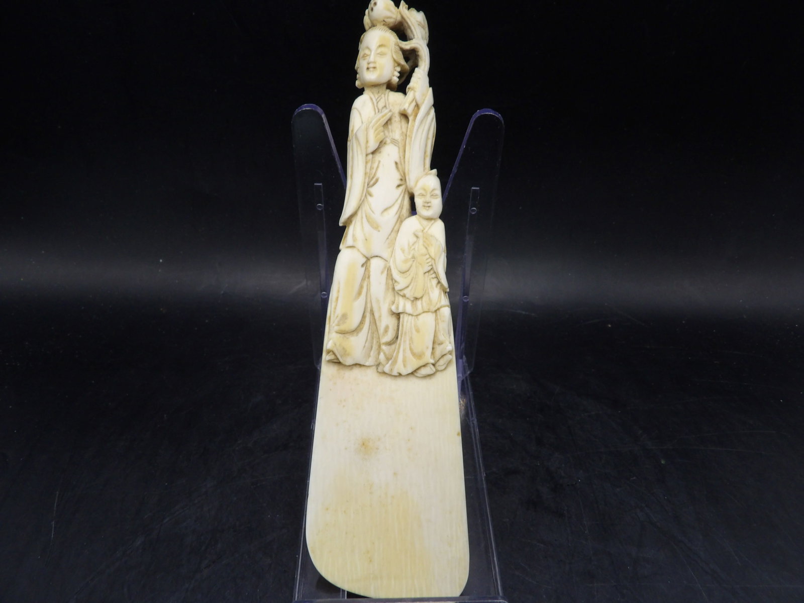antique fine carved Chinese shoehorn w woman child motif - Liveshipping is NOT in-house shipping..: Approx. 7 inches height. No international shipping. We will inhouse ship items to you very affordable and efficient. Select self-arrange shipping.