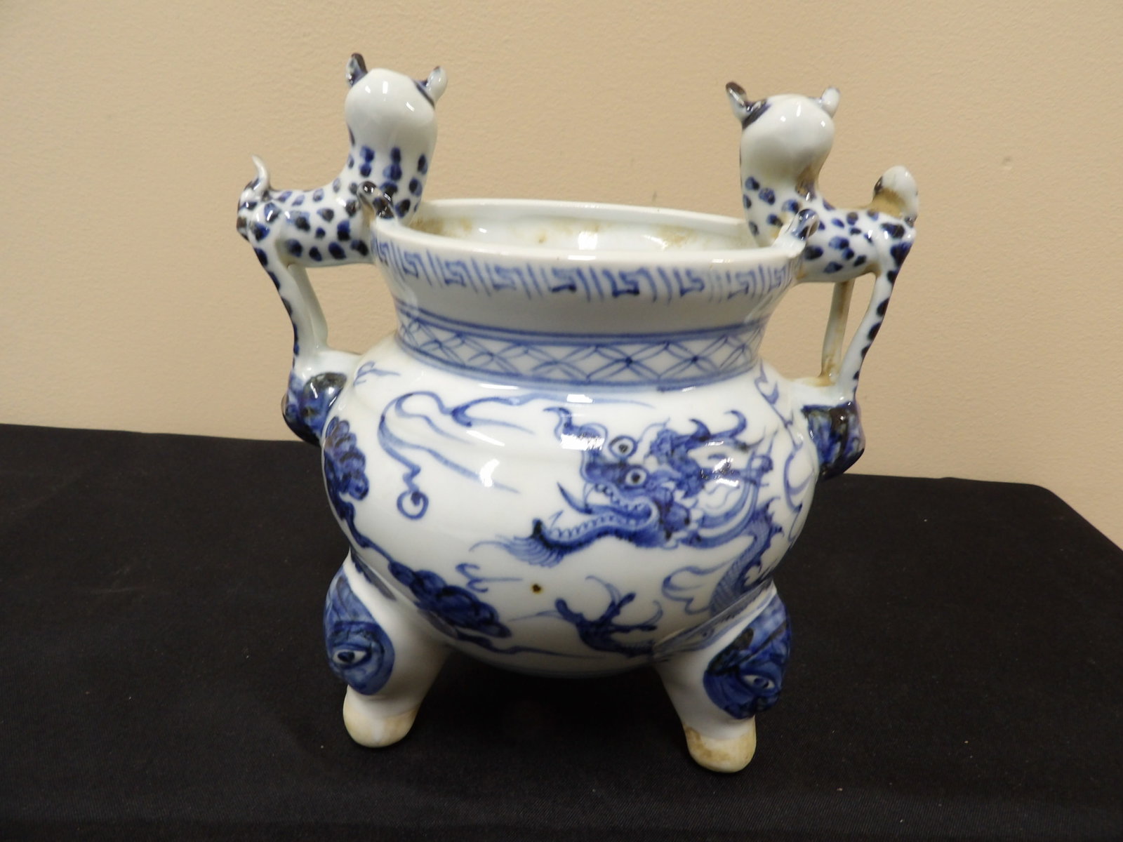 Chinese blue and white porcelain tripod incense burner with dragon motif: 7.5 inches height. We will inhouse ship items to you very affordable and efficient. Select self-arrange shipping.