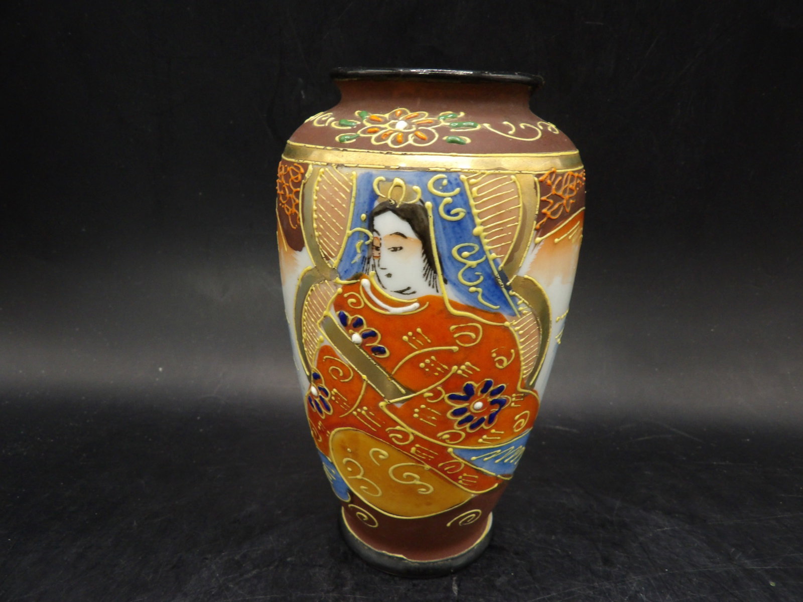 Japanese Satsuma Moriage vase with hand painted woman and gold accents: 5 inches height. We will inhouse ship items to you very affordable and efficient. Select self-arrange shipping.