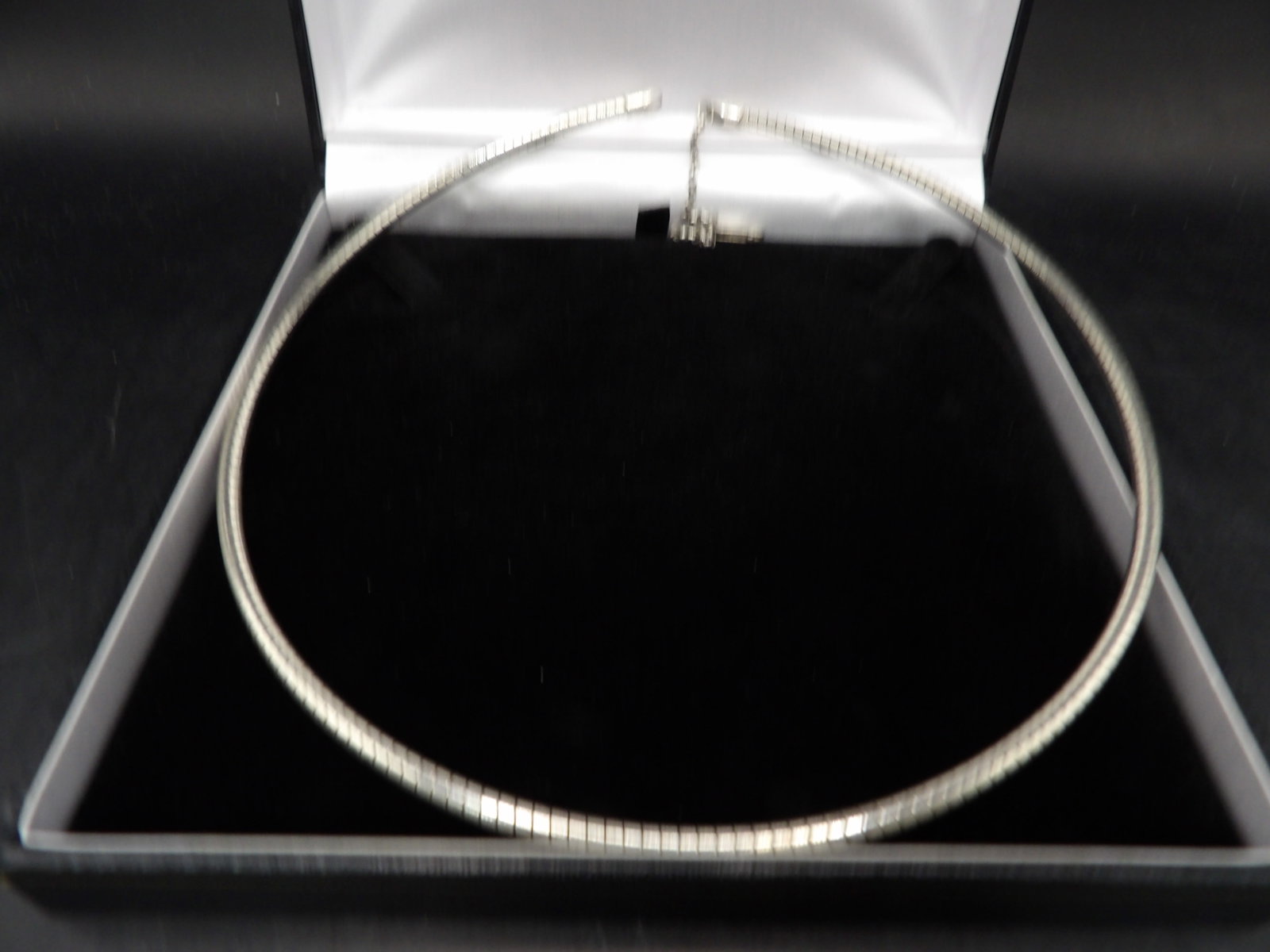 marked 925 Italy sterling silver omega link necklace with box over 50 grams: Over 50 grams. 20 inches length plus 4 inches extender. We will inhouse ship items to you very affordable and efficient. Select self-arrange shipping.