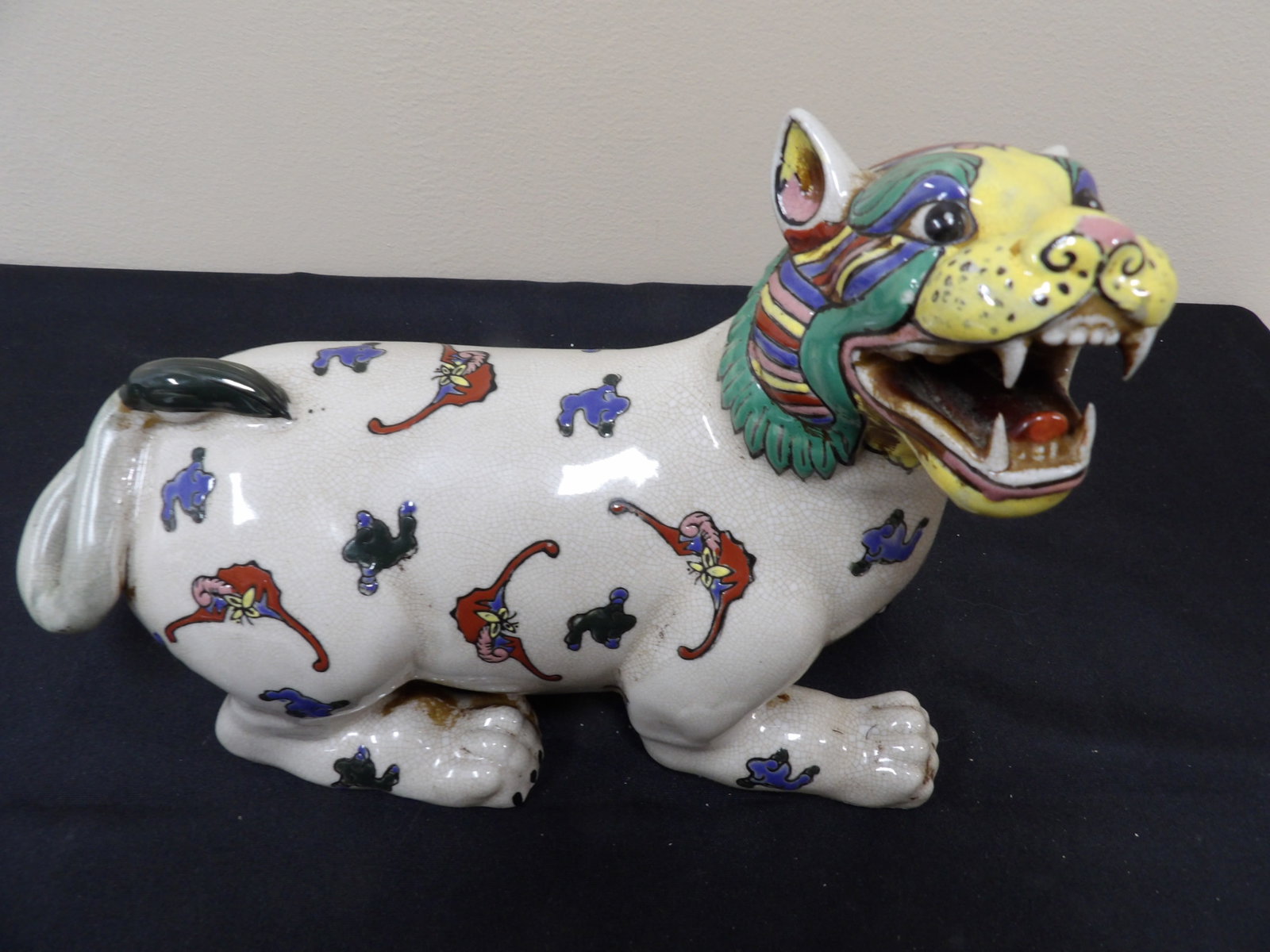 Chinese crack porcelain guardian lion figurine with bat motif: 10 inches length. We will inhouse ship items to you very affordable and efficient. Select self-arrange shipping.