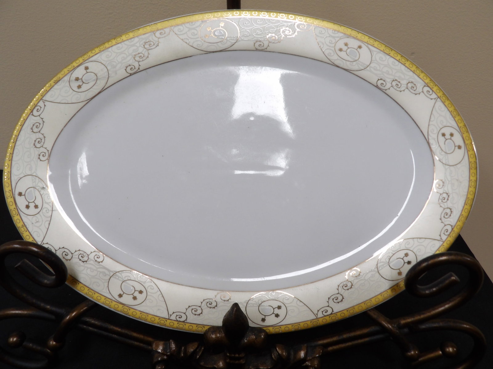 Golden Star Imports serving platter with gold rim detailing: 13.8 inches length. Metal display base is not included. We will inhouse ship items to you very affordable and efficient. Select self-arrange shipping.