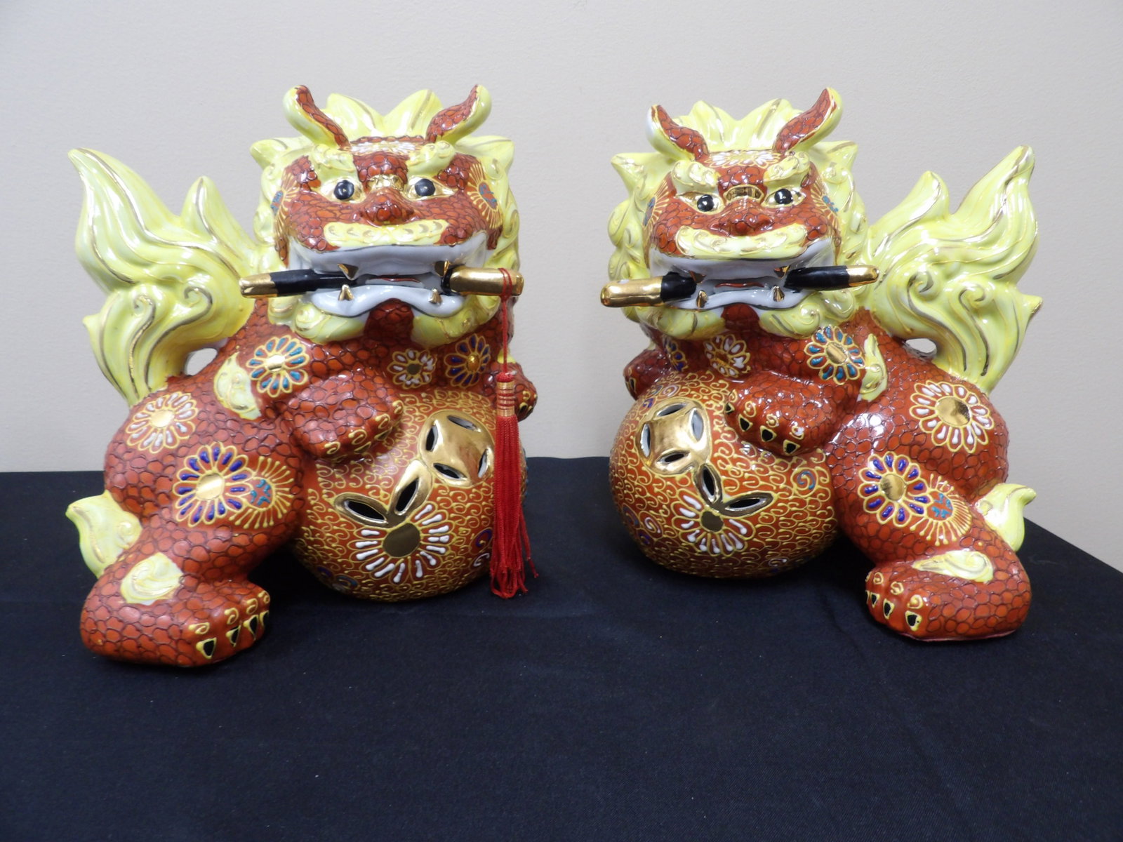 pair of large Japanese Kutani style porcelain foo dog statues with gilt and floral decorations: Approx. 10 inches height. Bottom has protective films. We will inhouse ship items to you very affordable and efficient. Select self-arrange shipping.