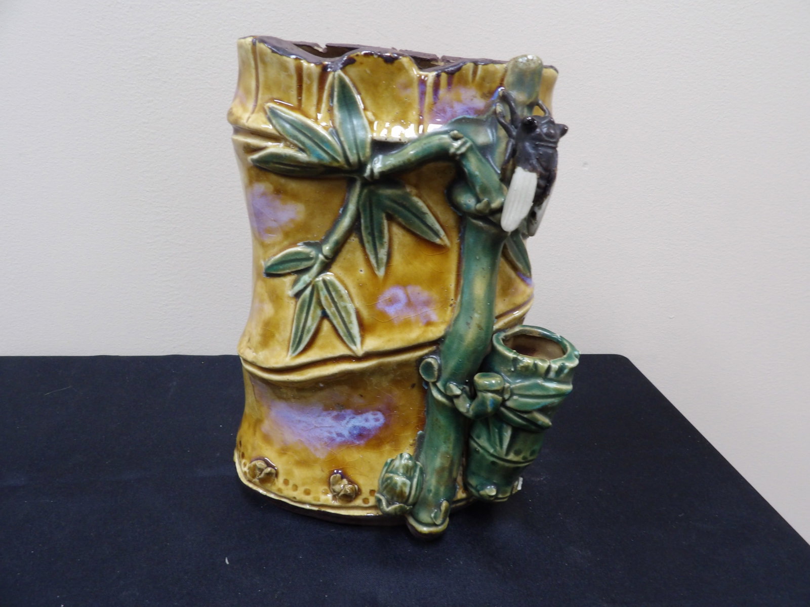 Majolica pottery wall pocket with bamboo cicada and frog motifs: 9.3 inches height. We will inhouse ship items to you very affordable and efficient. Select self-arrange shipping.