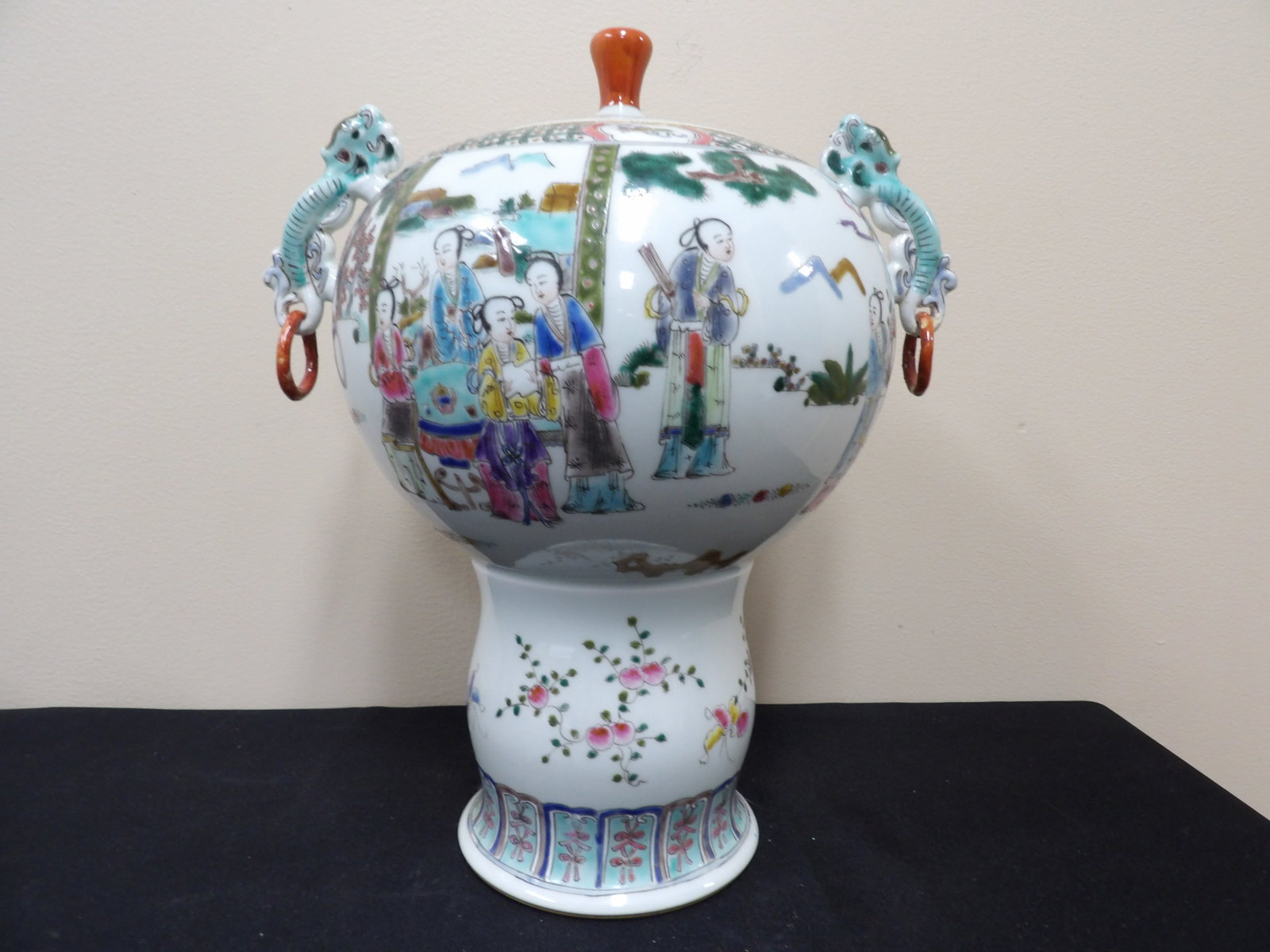 rare Chinese Qing dynasty Qianlong mark famille rose porcelain lidded jar with dragon handles: 13 inches height. Signed Qing dynasty Qianlong 6-character marking on the bottom. We will inhouse ship items to you very affordable and efficient. Select self-arrange shipping.