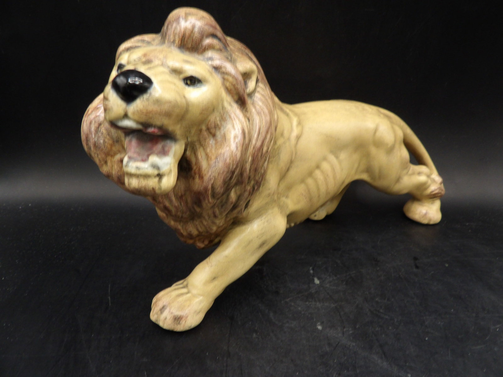 vintage ceramic hand painted lion figurine: 10 inches length. We will inhouse ship items to you very affordable and efficient. Select self-arrange shipping.