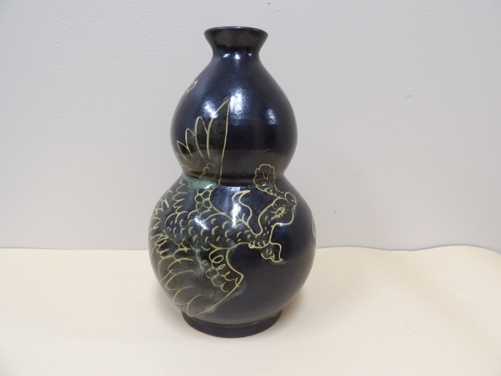 Chinese porcelain black glazed vase: 8 inches height. We will inhouse ship items to you very affordable and efficient. Select self-arrange shipping.