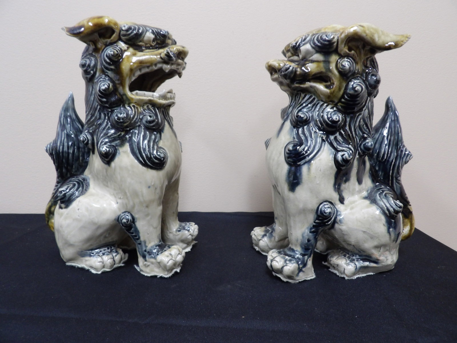 lot of 2 antique Chinese Qing dynasty polychrome porcelain guardian lion statues: Over 10 inches height. We will inhouse ship items to you very affordable and efficient. Select self-arrange shipping.